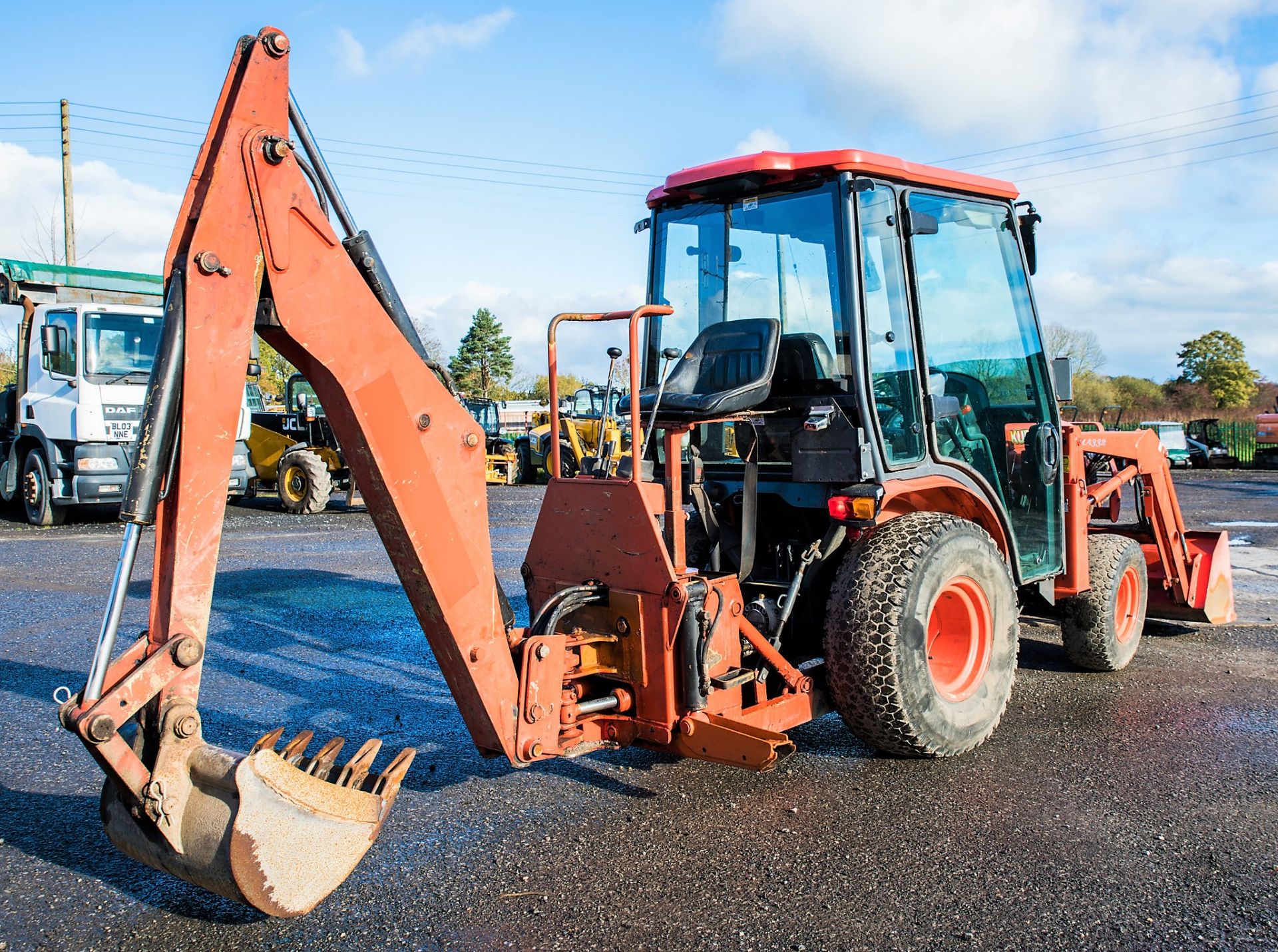 Kubota B2230HC diesel driven agricultural tractor Year:  S/N:  Recorded Hours: 1691 c/w backhoe & - Image 3 of 14