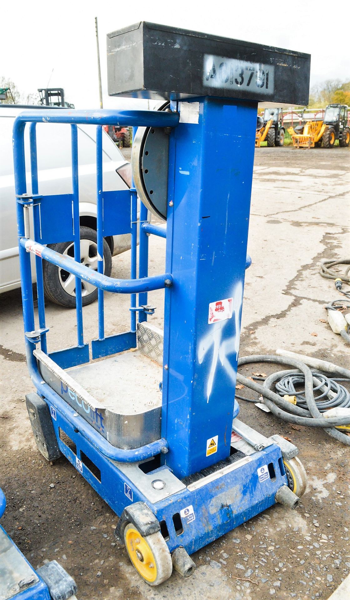 Power Tower Peco Lift manual vertical personnel lift A613791 - Image 2 of 2