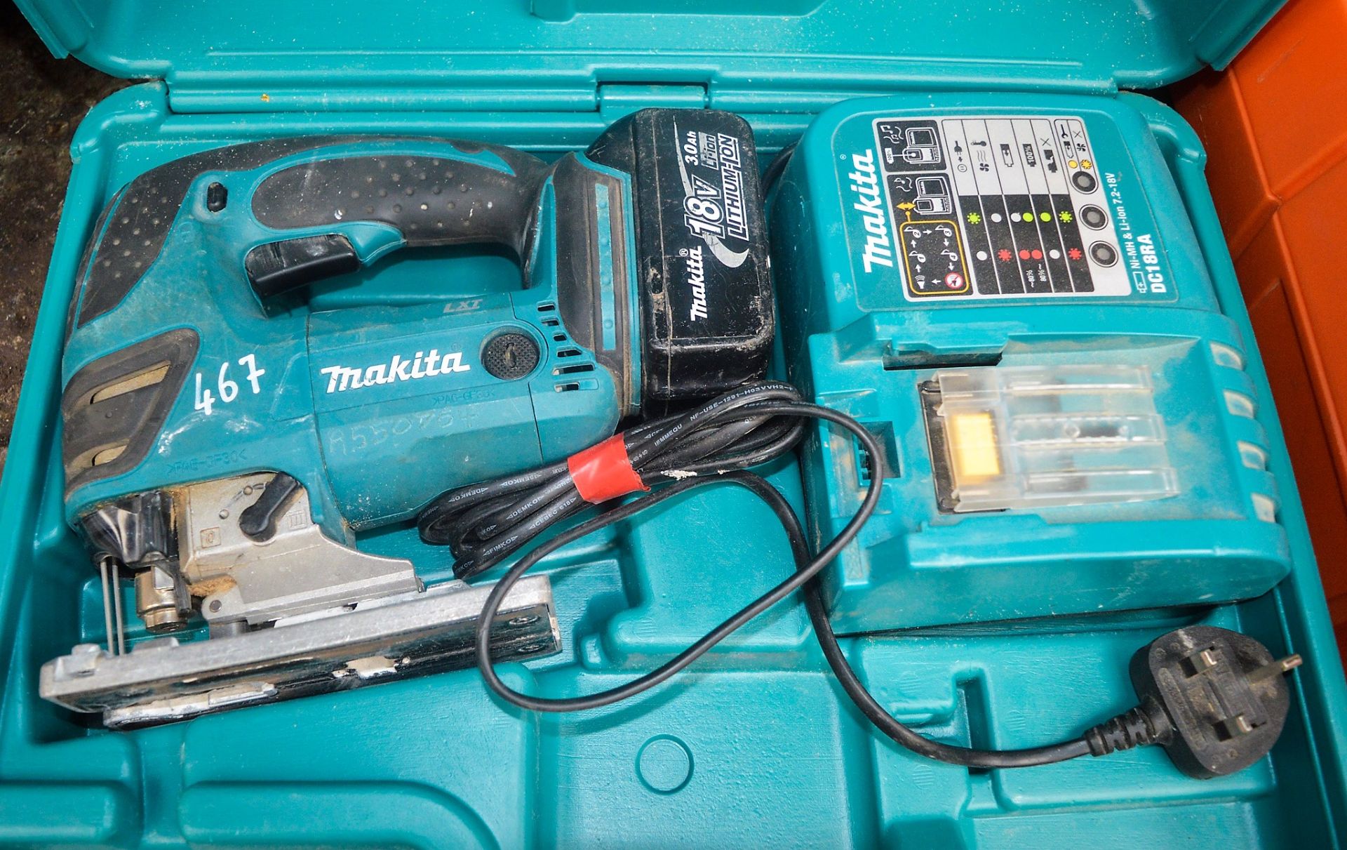 Makita 18v cordless jigsaw c/w charger, battery & carry case A550754