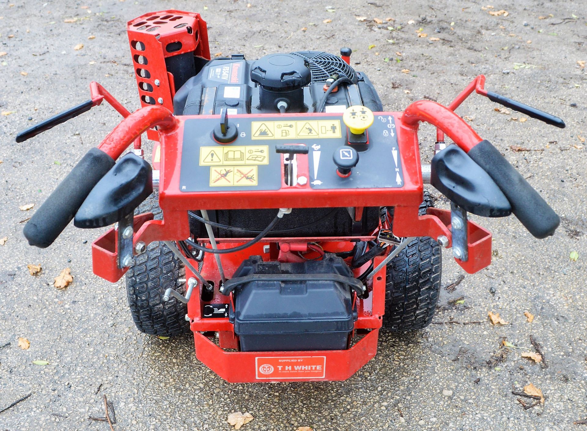 Ferris 32 inch petrol driven walk behind mower Year: 2013 S/N: 2016683490 A641171 - Image 5 of 6