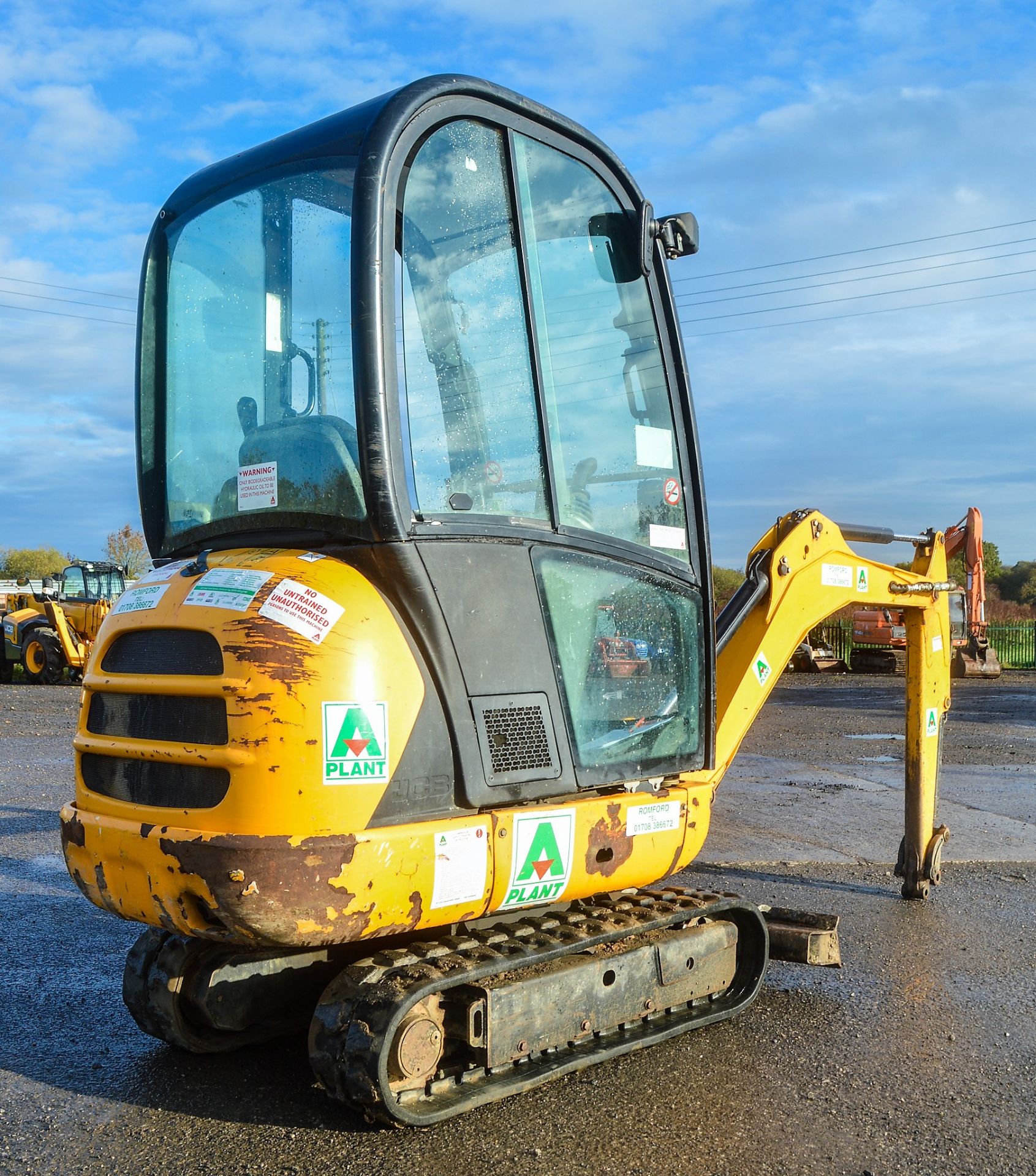 JCB 801.6 1.5 tonne rubber tracked excavator Year: 2013 S/N: 2071341 Recorded Hours: 1368 blade & - Image 4 of 11