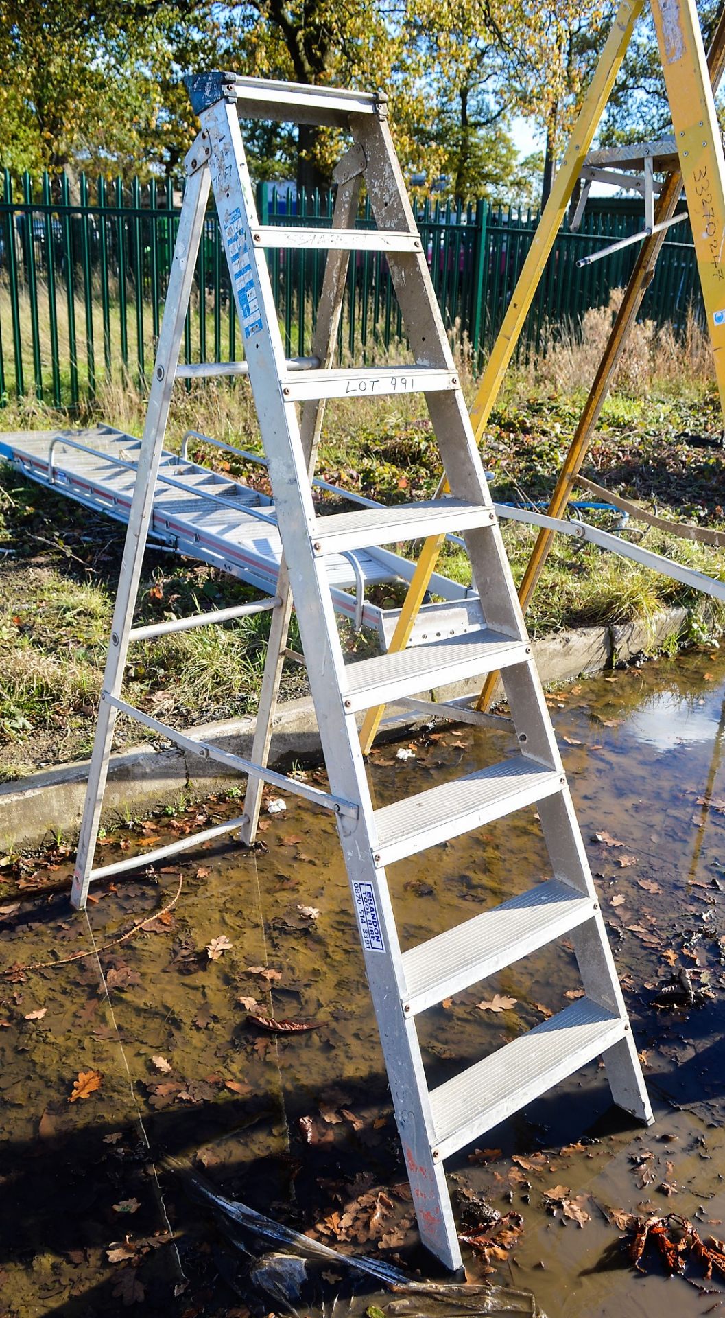 8 tread aluminium step ladder 3374-7047