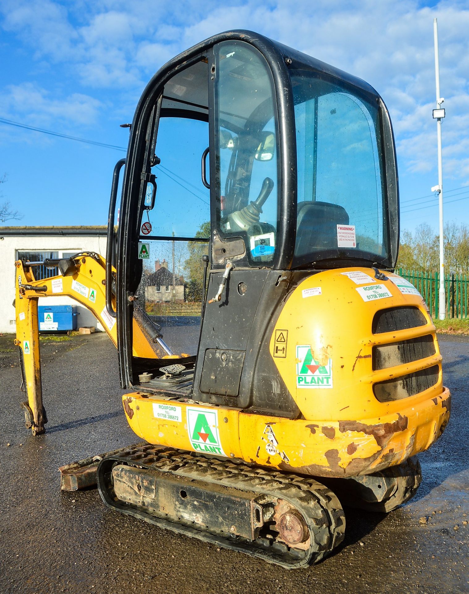 JCB 801.6 1.5 tonne rubber tracked excavator Year: 2013 S/N: 2071341 Recorded Hours: 1368 blade & - Image 3 of 11