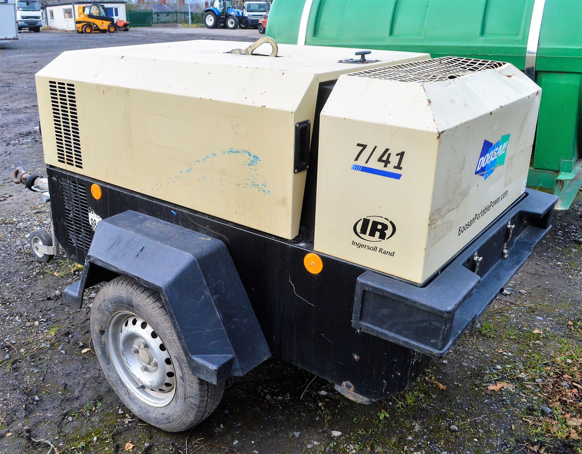 Doosan 741 diesel driven mobile air compressor Year: 2012 S/N: 431251 Recorded Hours: 731 A577337 - Image 2 of 3