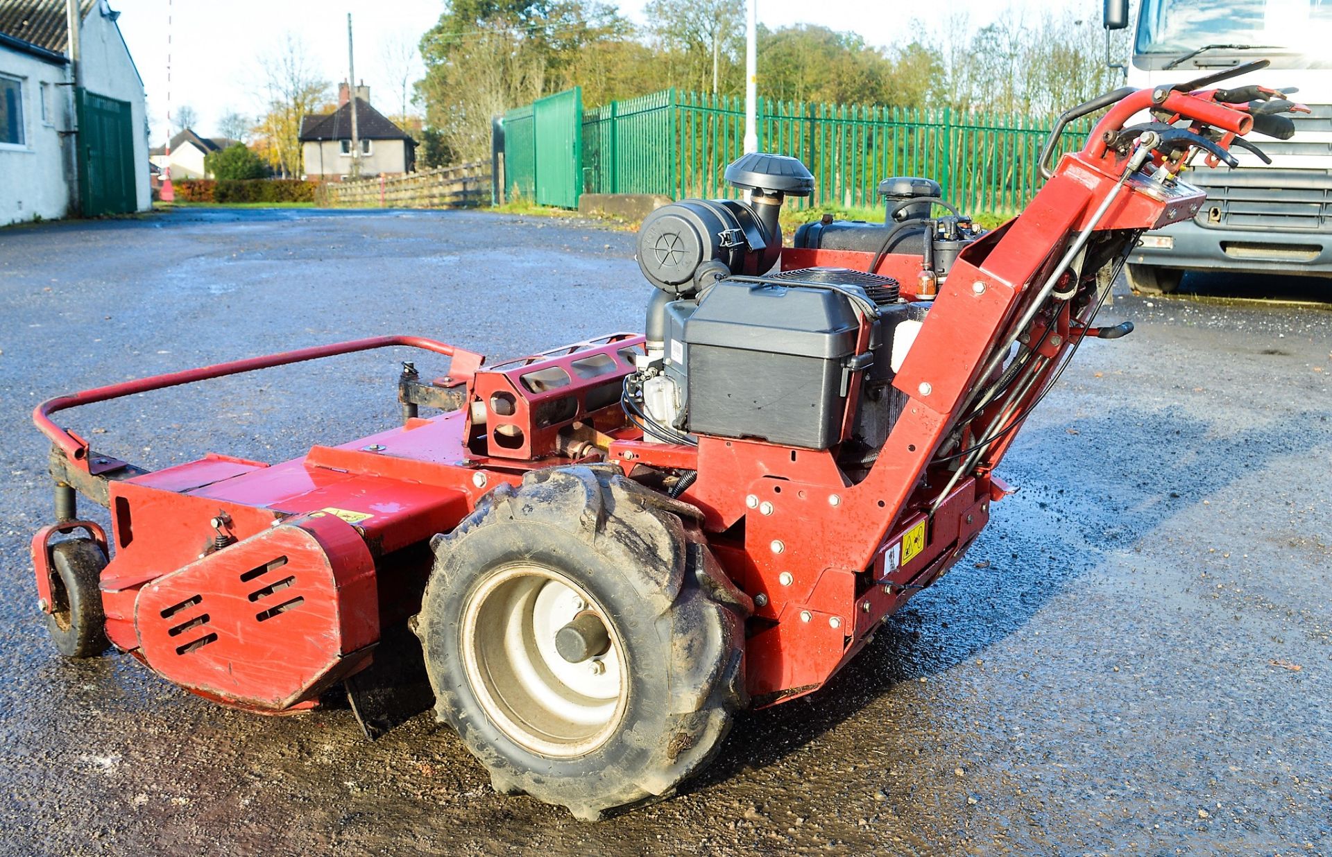 Ferris petrol driven walk behind flail mower A640742 - Image 3 of 5