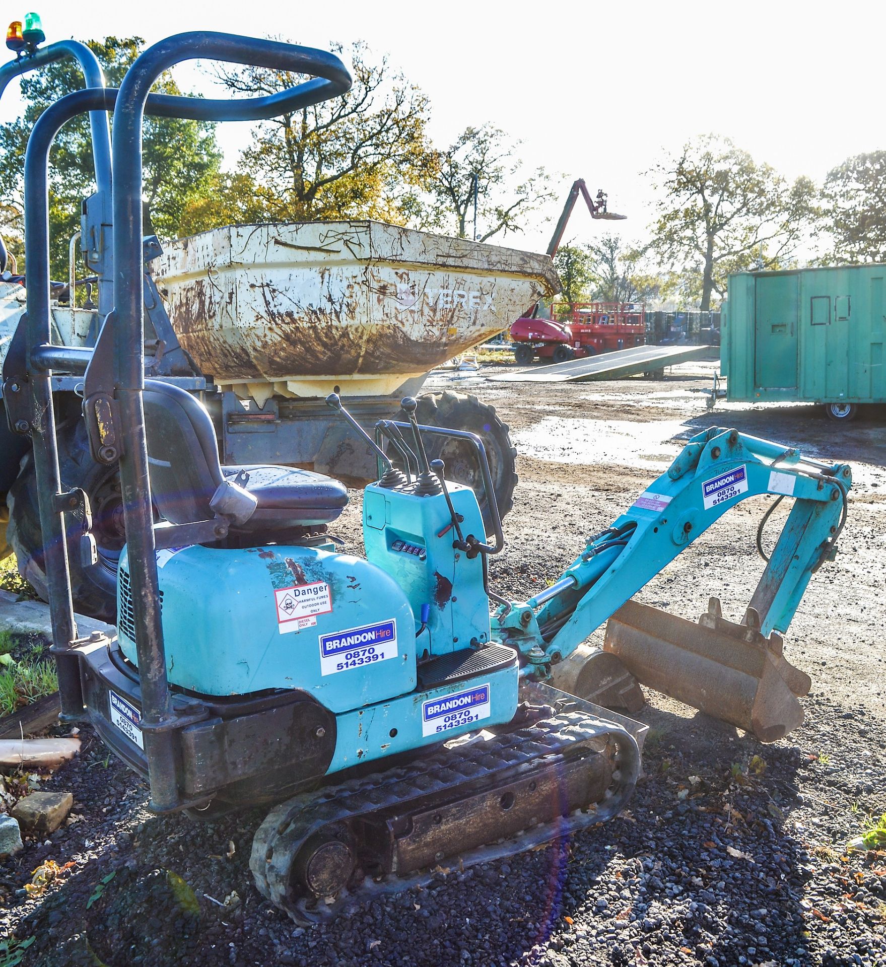 Yanmar 0.8 tonne rubber tracked excavator Year: S/N: Recorded Hours: 3165 blade, piped, expandable - Image 4 of 10