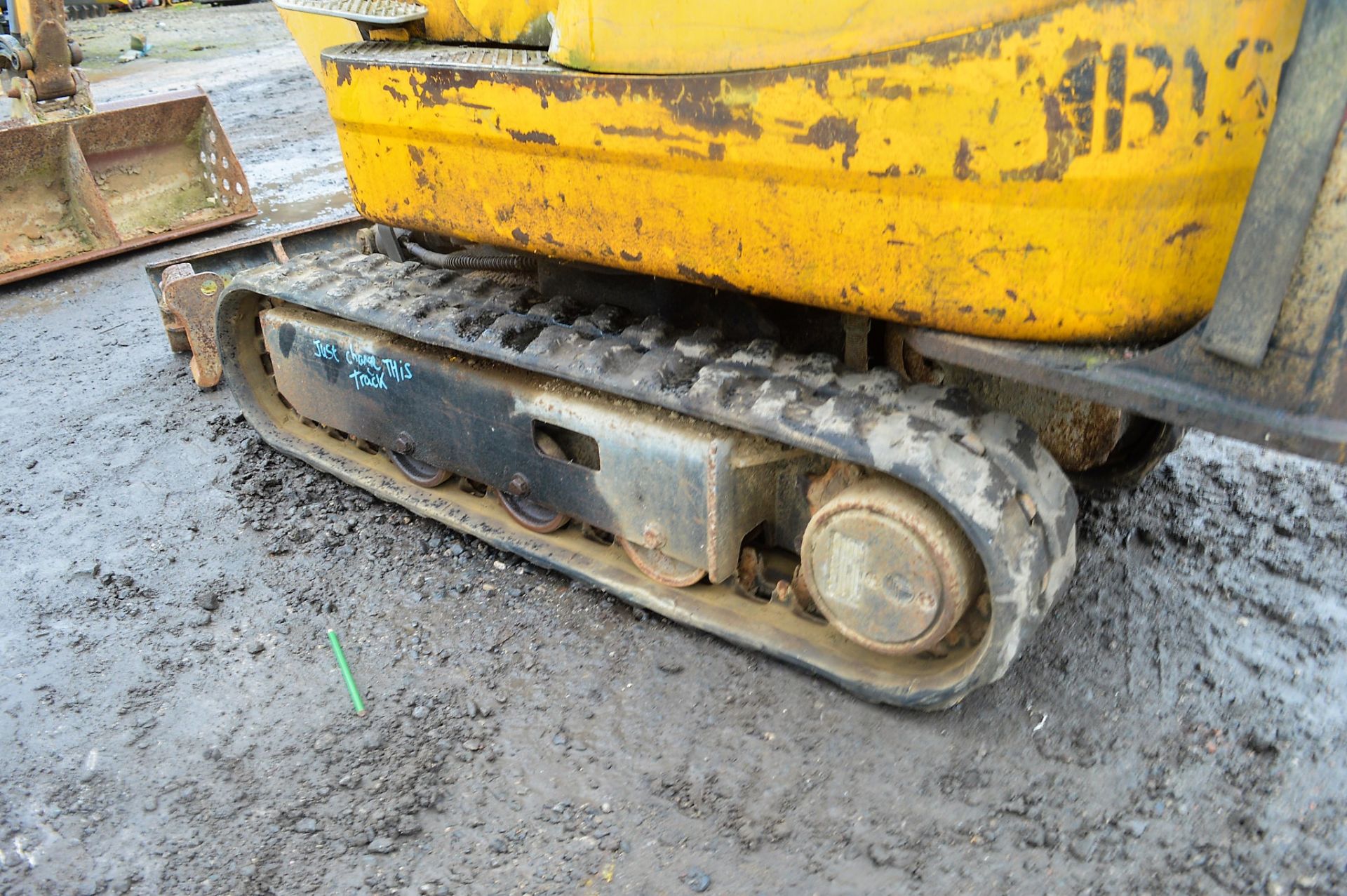 JCB 8008 1 tonne rubber tracked micro excavator Year: 2005 S/N: 1148551 Recorded Hours: 969 blade, - Image 7 of 11