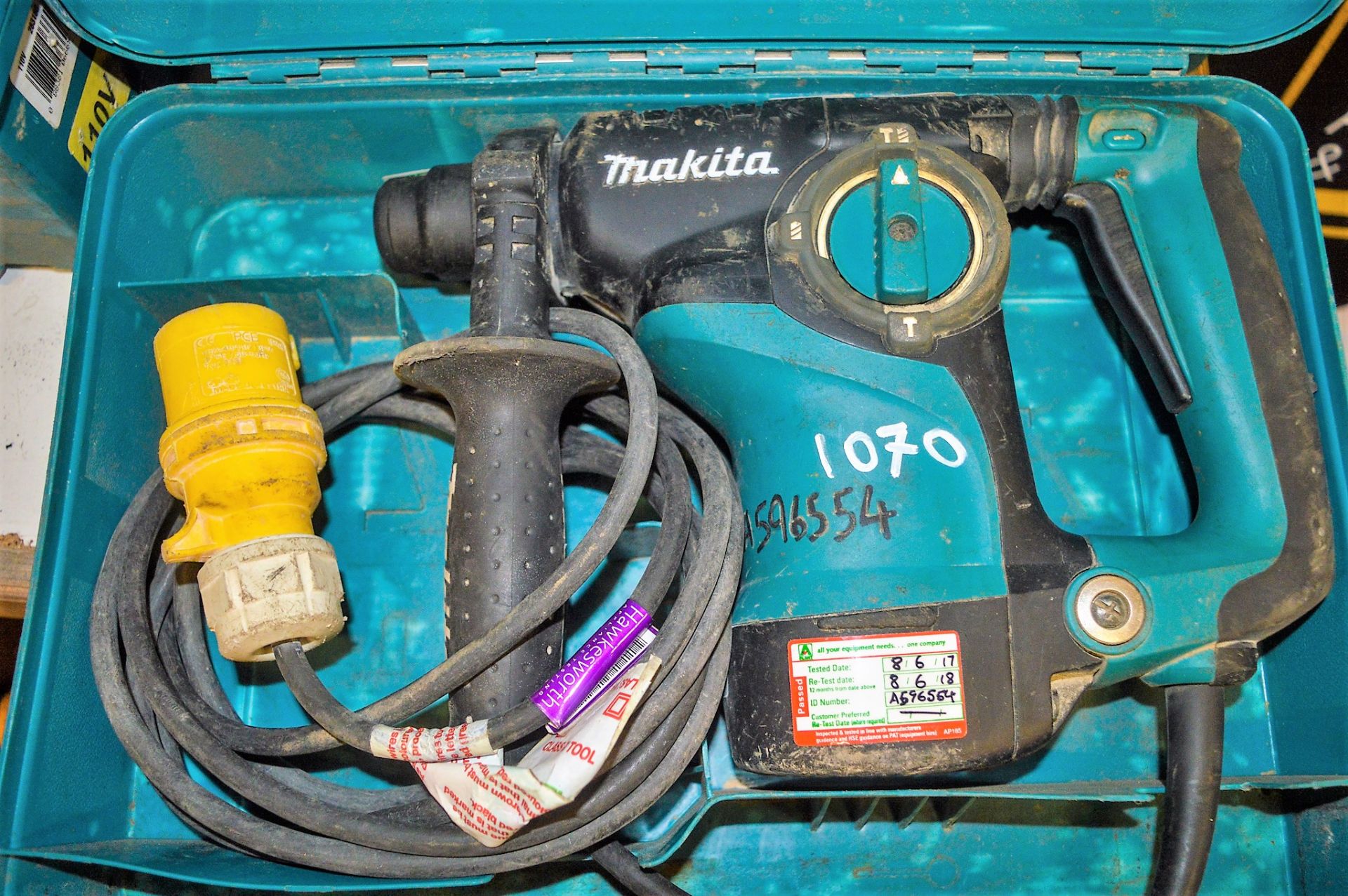 Makita 110v SDS rotary hammer drill c/w carry case A596554