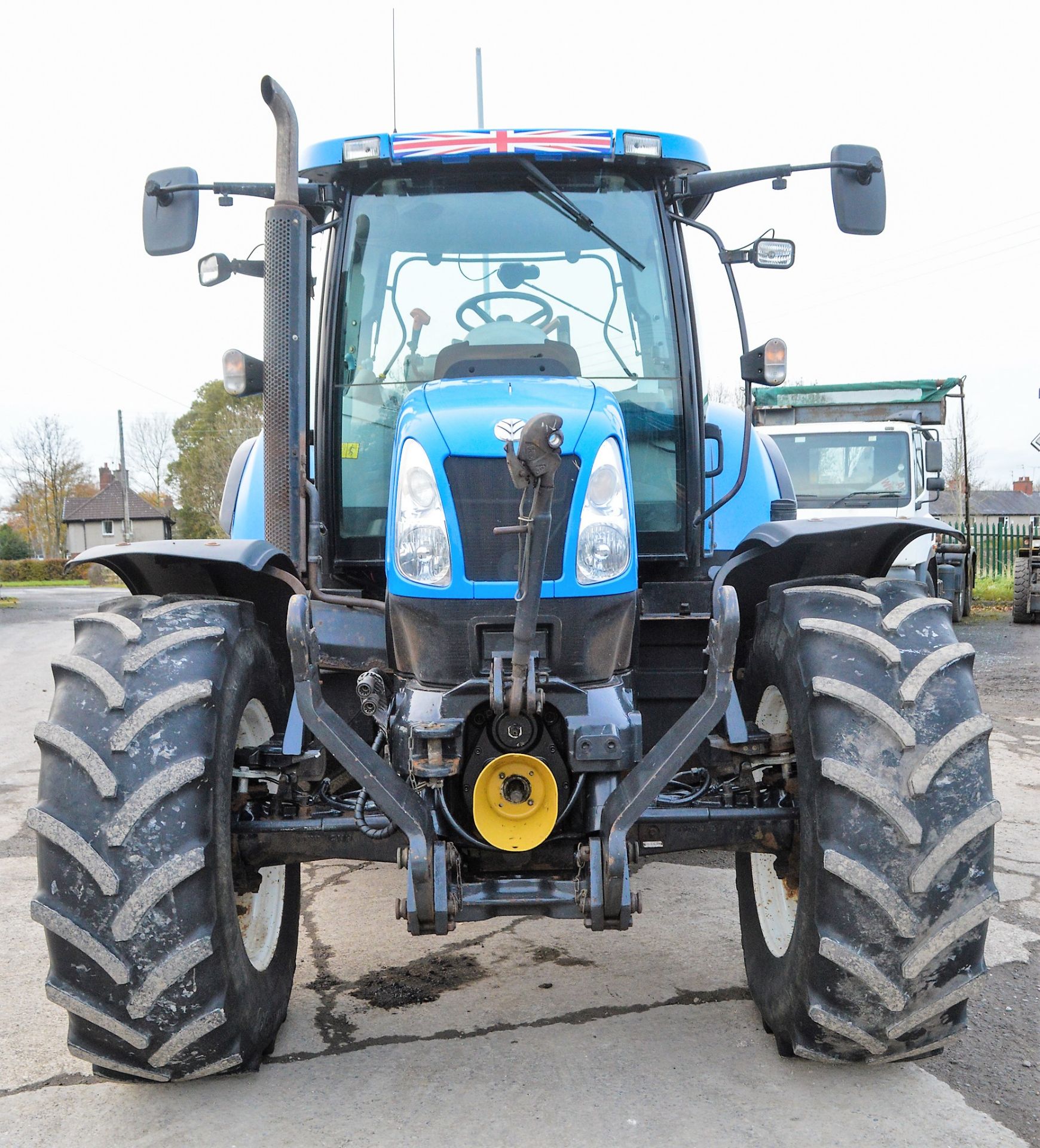 New Holland 6080 Power Command tractor Year: 2009 Recorded Hours: 6709 c/w front links, 50 kph - Image 5 of 13