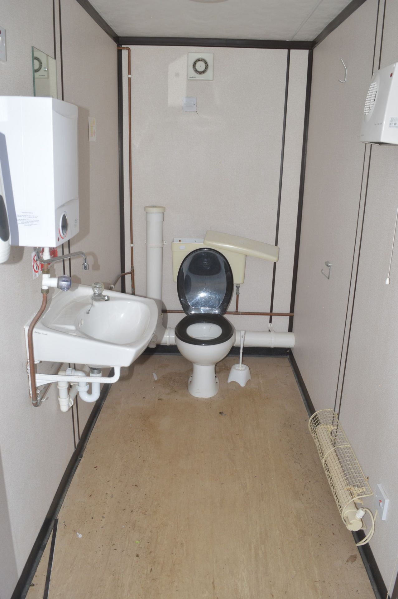 21 ft x 9 ft steel anti vandal jack leg toilet and shower block  A446525 c/w keys in office - Image 11 of 11