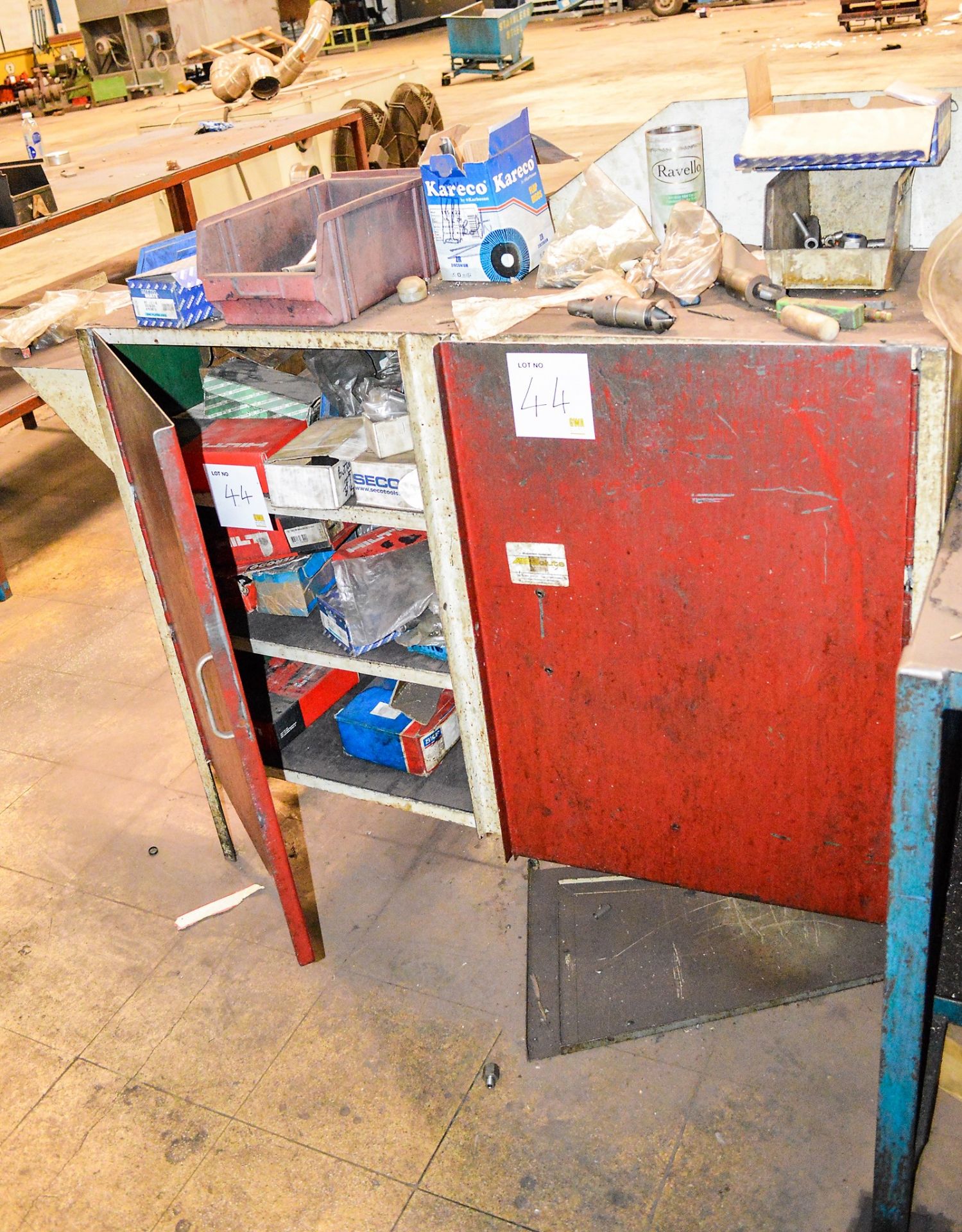 Steel cabinet & contents of miscellaneous tooling