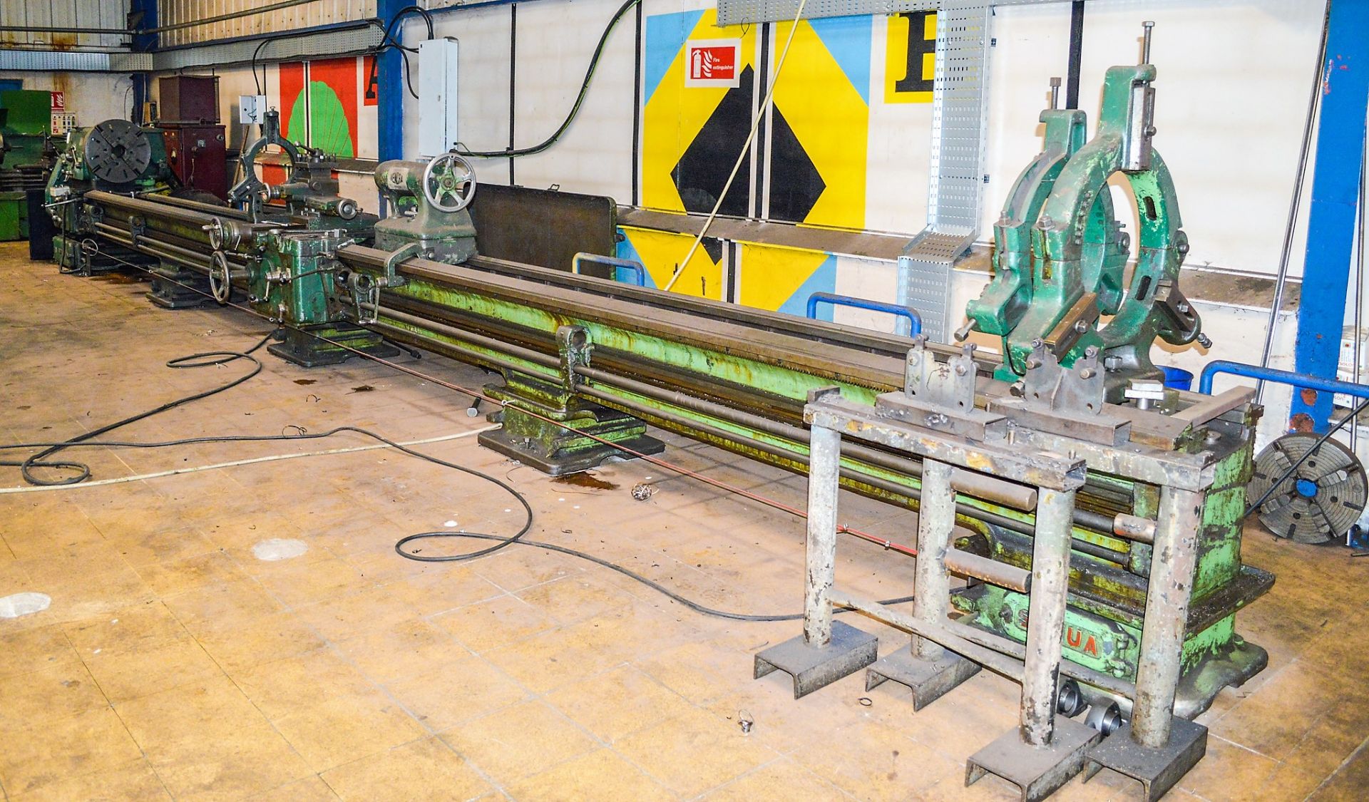 Somua straight bed centre lathe 15 inch swing over bed, 31 foot between centres c/w 3 - fixed - Image 2 of 5
