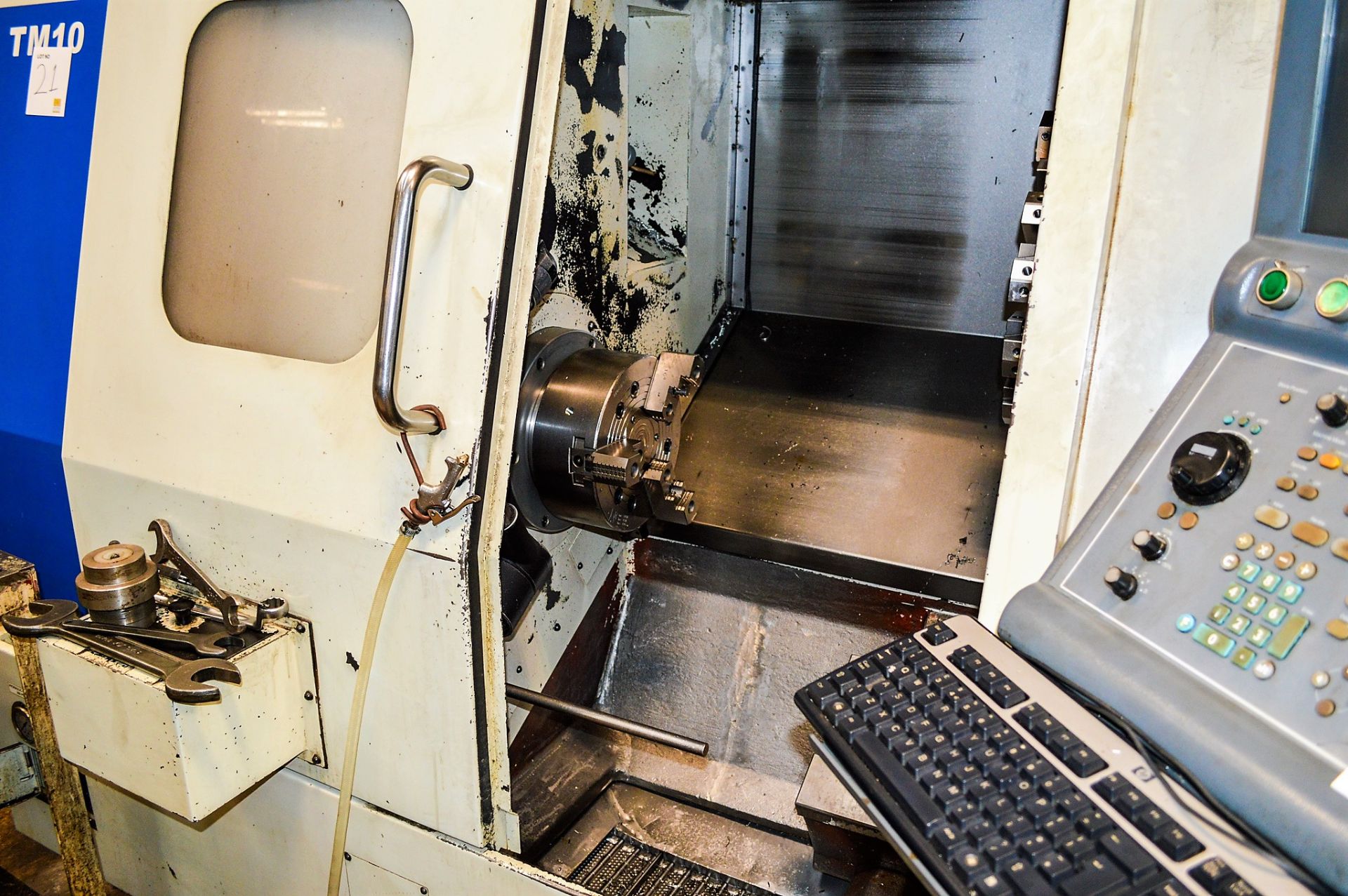 Hurco TMM10 CNC slant bed lathe S/N: 01103045AAA c/w 12 station tool store, headstock, Hurlo Max - Image 4 of 6