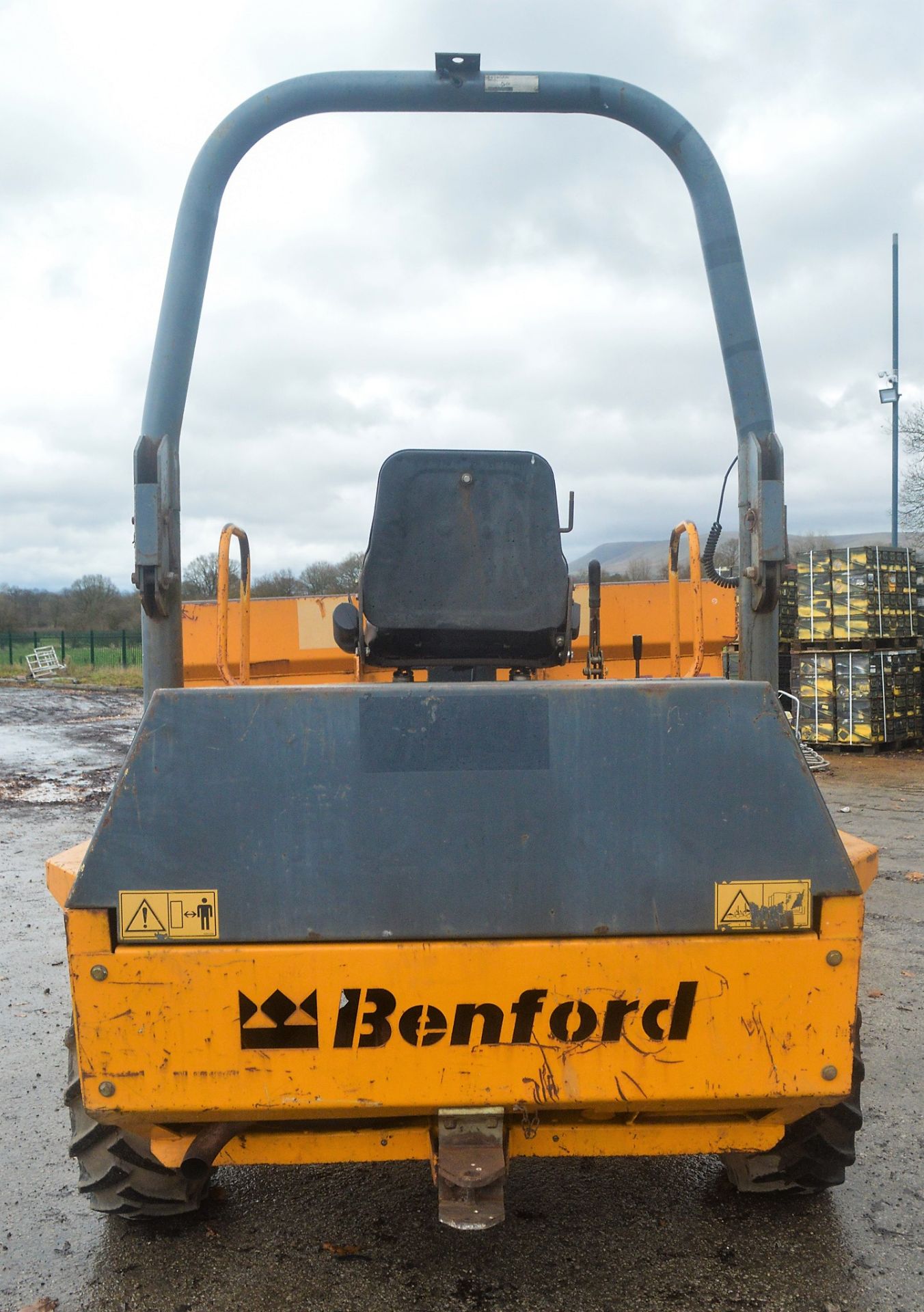 Benford Terex 2 tonne straight skip dumper Year: 2004 S/N: E411AY030 Recorded Hours: 2089 P2525 ** - Bild 6 aus 12