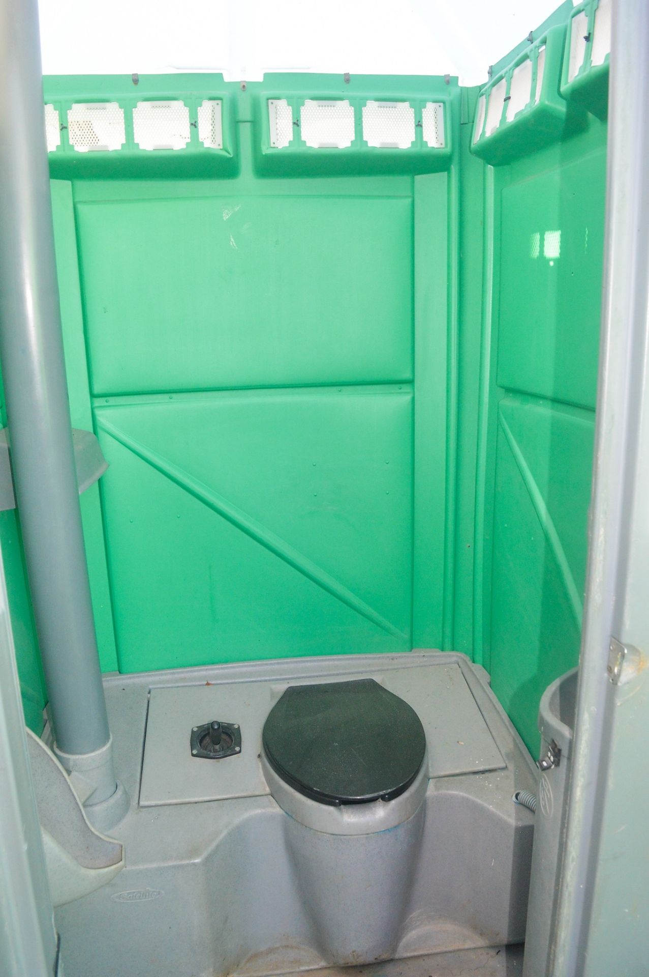 Plastic portable toilet unit A439107 - Image 2 of 2