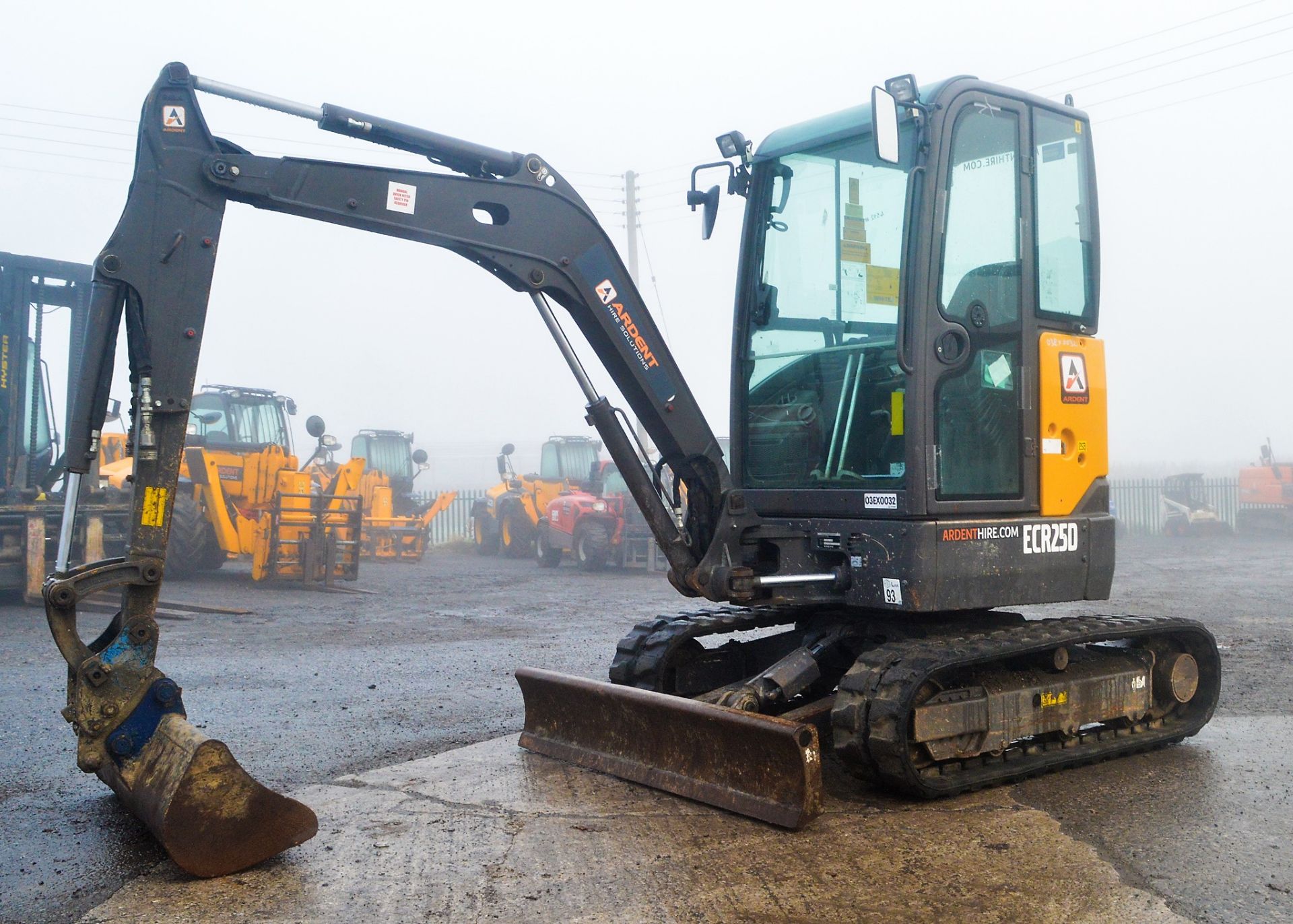 Volvo ECR 250 2.8 tonne rubber tracked mini excavator  Year: 2016 S/N: 4426 Recorded Hours: 1086