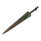Bronzeschwert Länge: 52 cm. Wohl Luristan, ca. 1200 - 800 v. Chr. Das Schwert mit Scheibenknauf