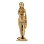 Eva Höhe: 12 cm. Um 1500. Aufrecht stehende Figur der Eva auf ovaler Bodenscholle, rückseitig