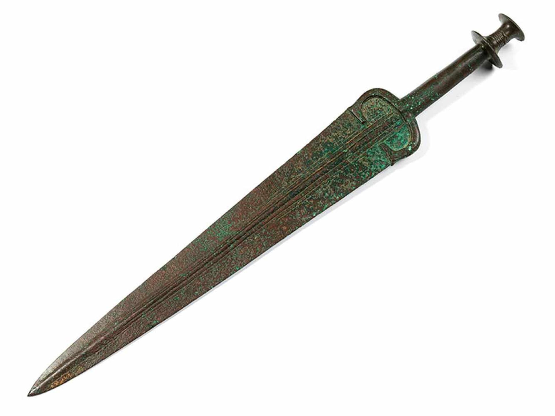 Bronzeschwert Länge: 52 cm. Wohl Luristan, ca. 1200 - 800 v. Chr. Das Schwert mit Scheibenknauf - Bild 3 aus 3