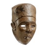Afrikanische Vili-Maske Höhe: 24 cm. Kongo, 20. Jahrhundert. Helles Holz, fein gearbeitet. Der