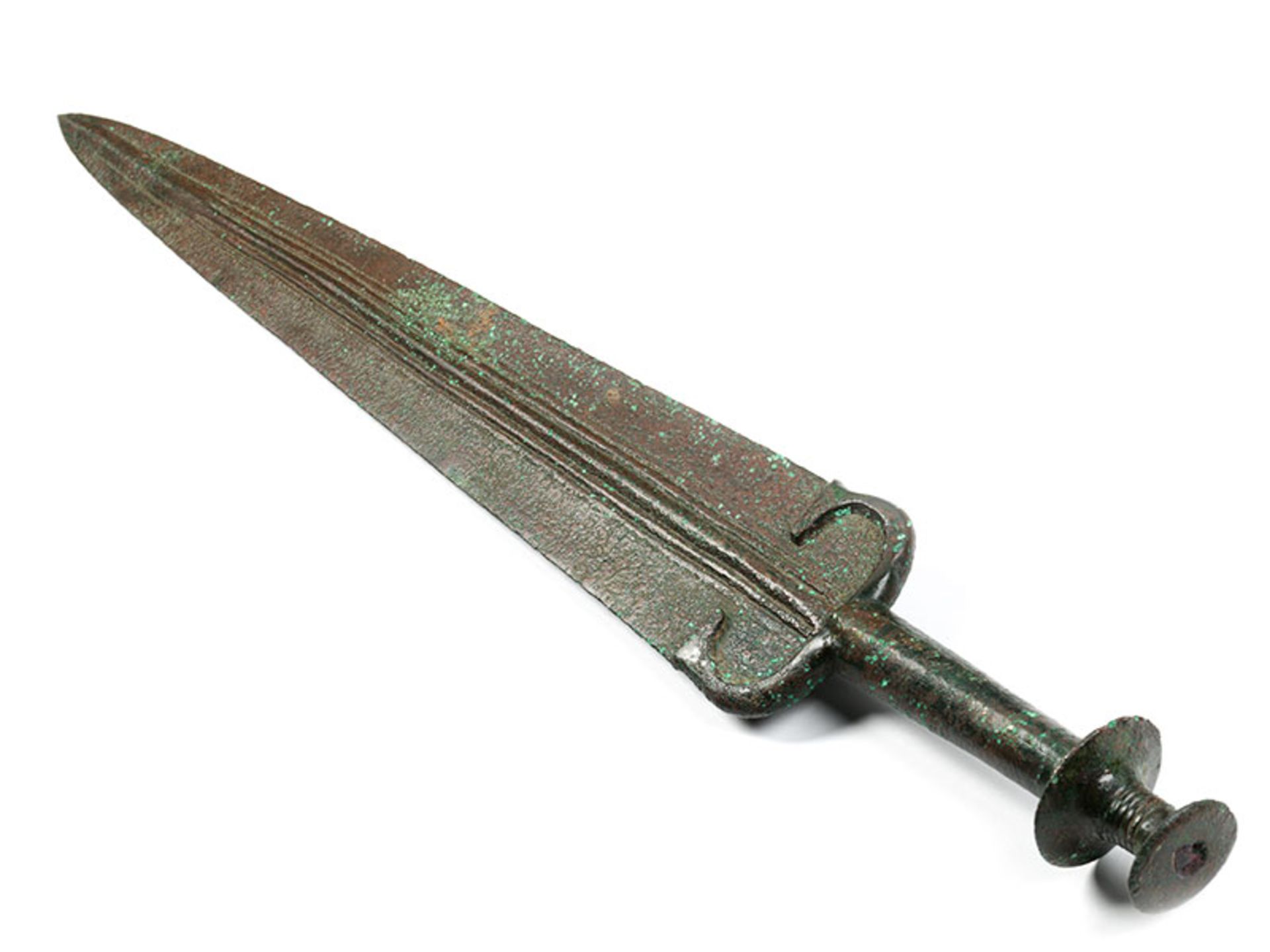 Bronzeschwert Länge: 52 cm. Wohl Luristan, ca. 1200 - 800 v. Chr. Das Schwert mit Scheibenknauf - Bild 2 aus 3