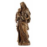 Qualitätvoll geschnitzte Standfigur einer Maria mit dem Kind Höhe: 70 cm. Italien, wohl 17./ 18.