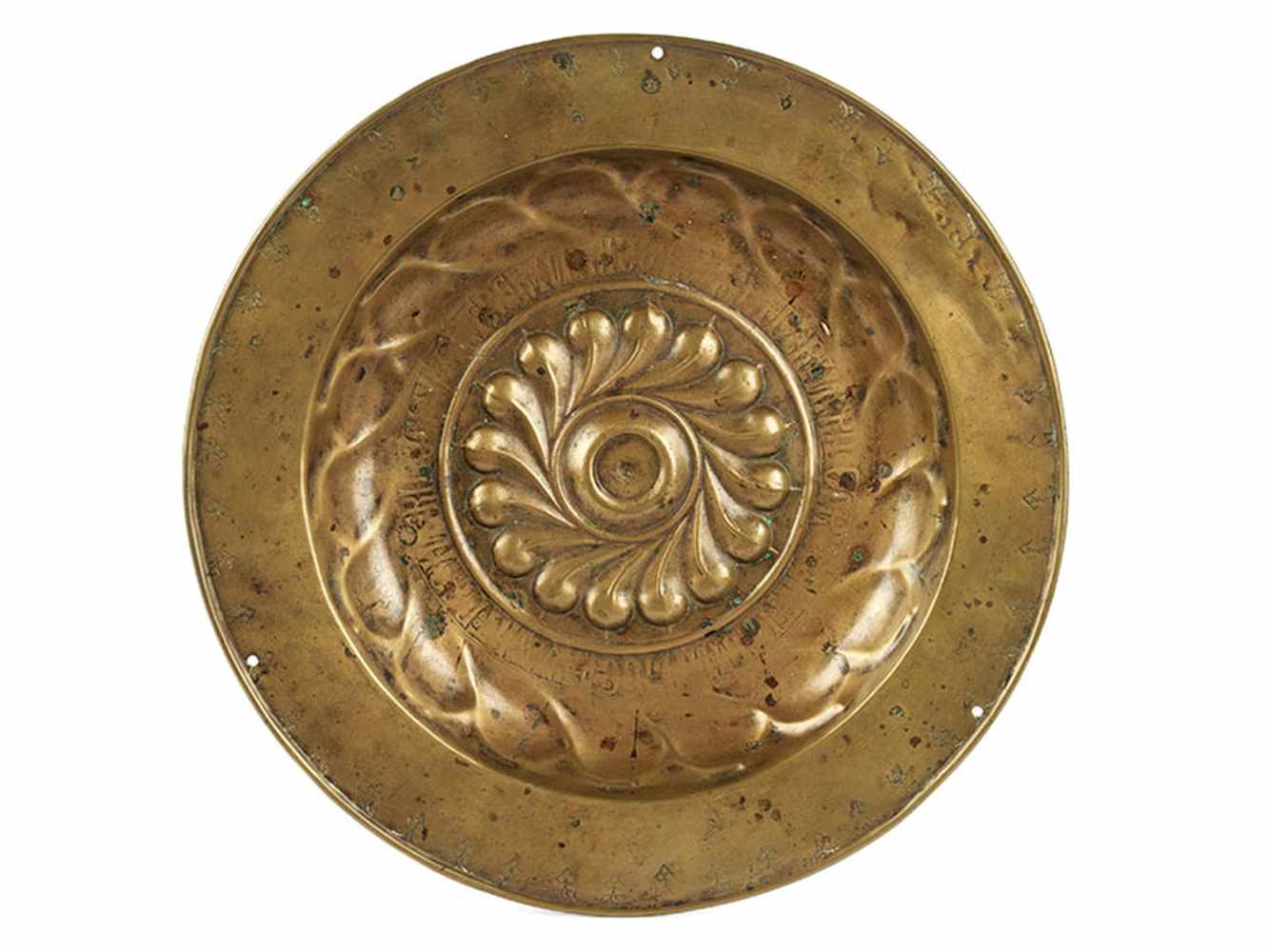 Almosenschüssel Durchmesser: 37,5 cm. 19. Jahrhundert. Kupfer, getrieben. Schüssel mit großer - Image 3 of 3