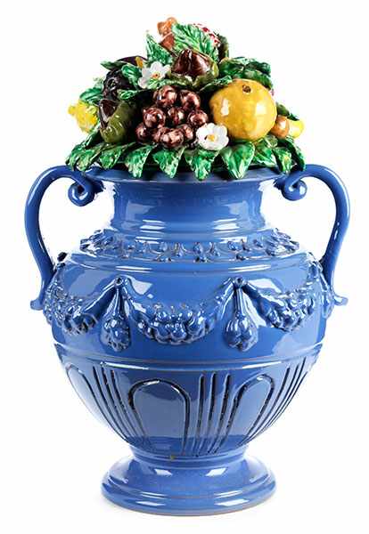 Vase mit fruktalem Gesteck nach Giovanni della Robbia (1469 "" 1529) Höhe: 43 cm. Italien, wohl