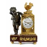 Pariser Uhr mit Putto 43 x 30 x 15 cm. Das Zifferblatt signiert und ortsbezeichnet "P. Lombard" (