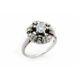 Diamant-Rosettenring Ringweite: 54. Gewicht: ca. 4 g. WG 585. Um 1940. Aparter Rosettenring