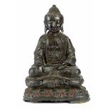 Buddha Höhe: 28,5 cm. China, Ming Dynastie (17. /18. Jahrhundert). Bronze, gegossen, ziseliert. Über