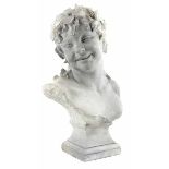 Italienischer Bildhauer des 19. Jahrhunderts MARMORBÜSTE EINER JUNGEN BACCHANTIN MIT EFEULAUB IM