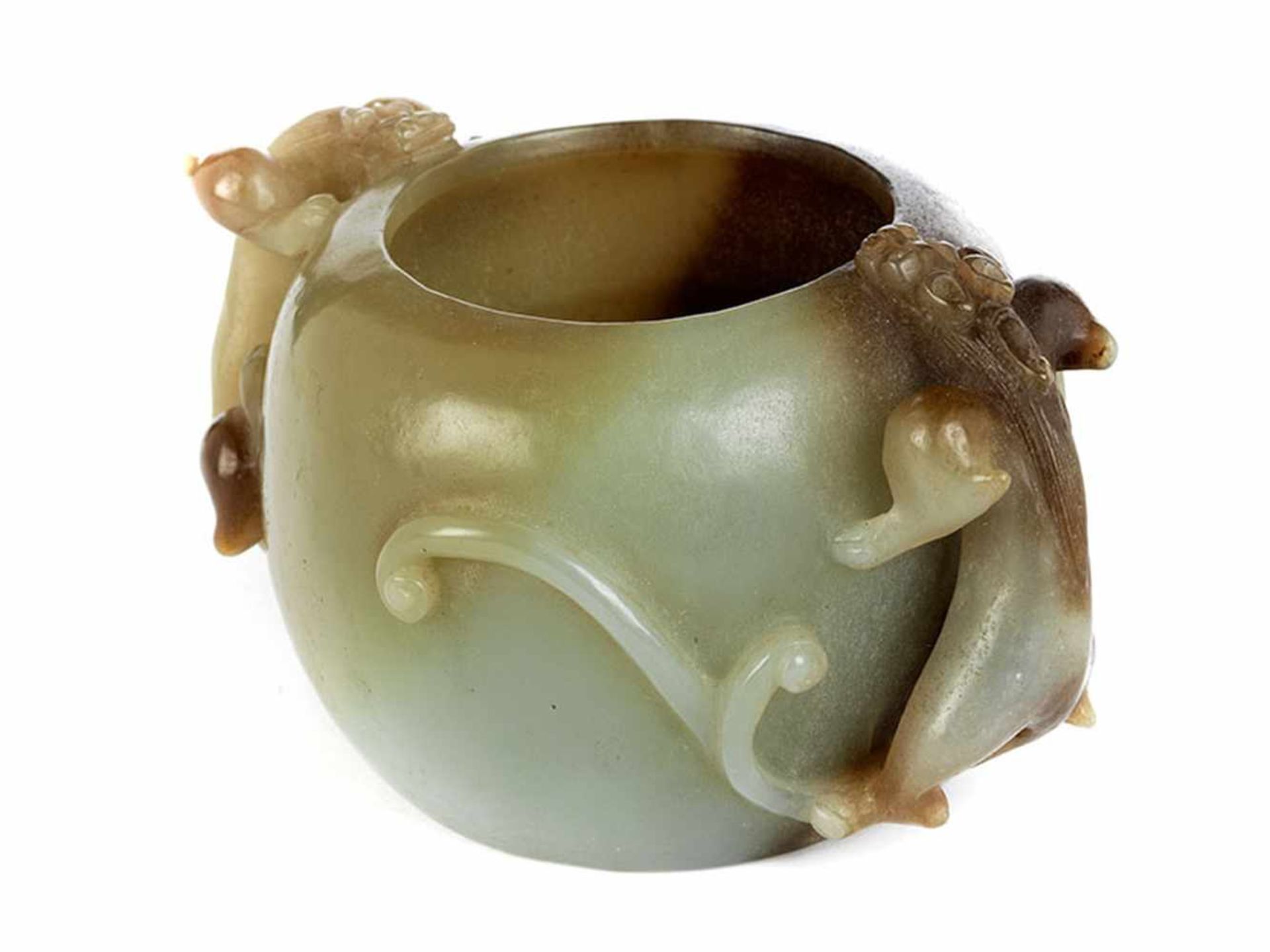 Pinselwaschgefäß in Jade Höhe: 5,5 cm. Länge: ca. 9,5 cm. China, Ming-Zeit. Kugelförmig, an beiden - Bild 3 aus 3