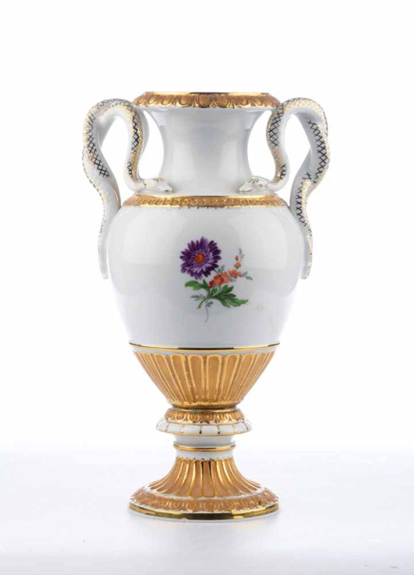 Meissen, Schlangenhenkelvase. Goldbronze und Blumenmalerei. Blaue Schwertermarke unterglasur, 1 - Bild 4 aus 5