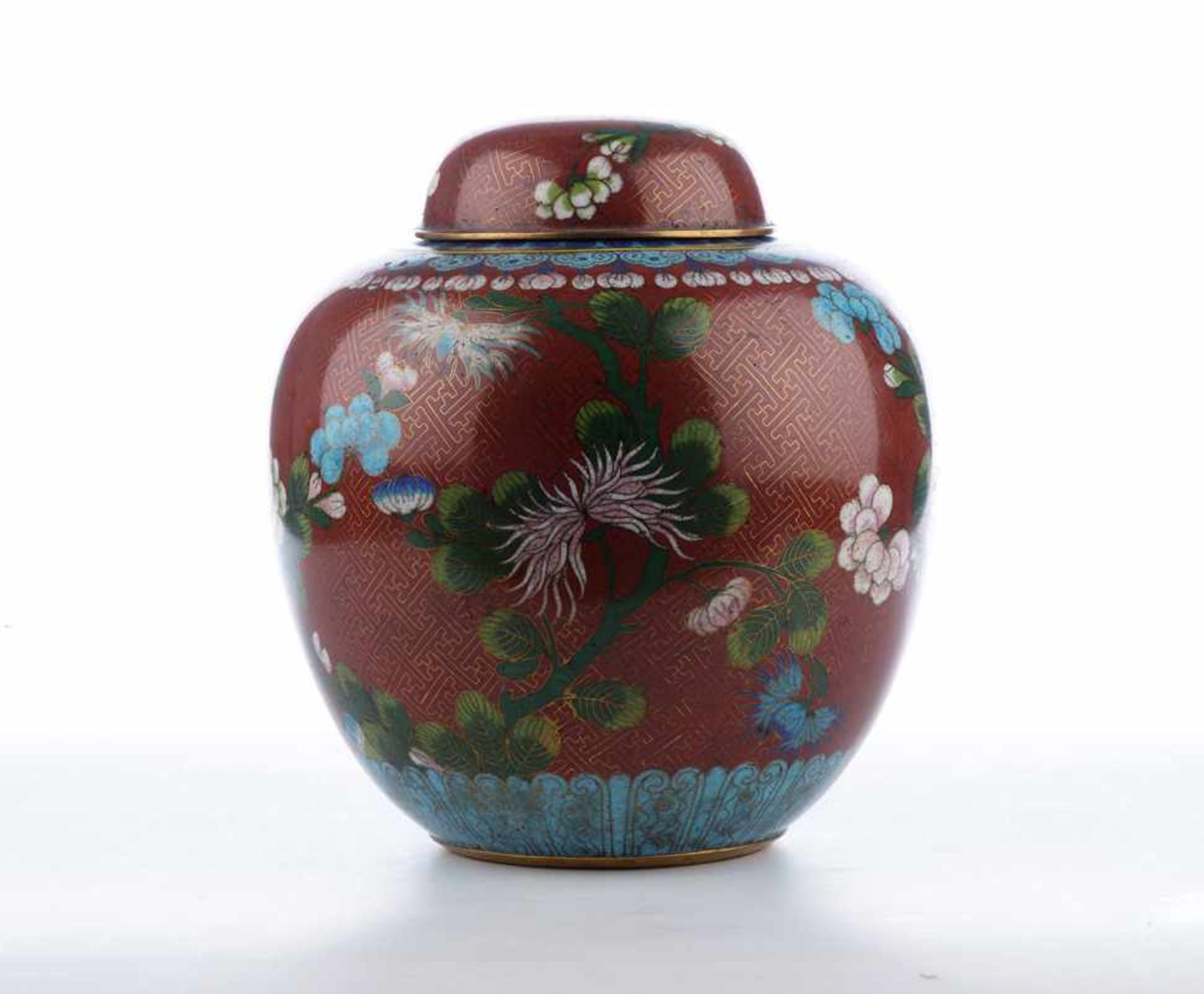 Cloisonne-Vorratstopf. Florales Muster auf rotem Grund, Datierung um 1920. Höhe ca. 22 cm, Stand 9 - Bild 2 aus 5