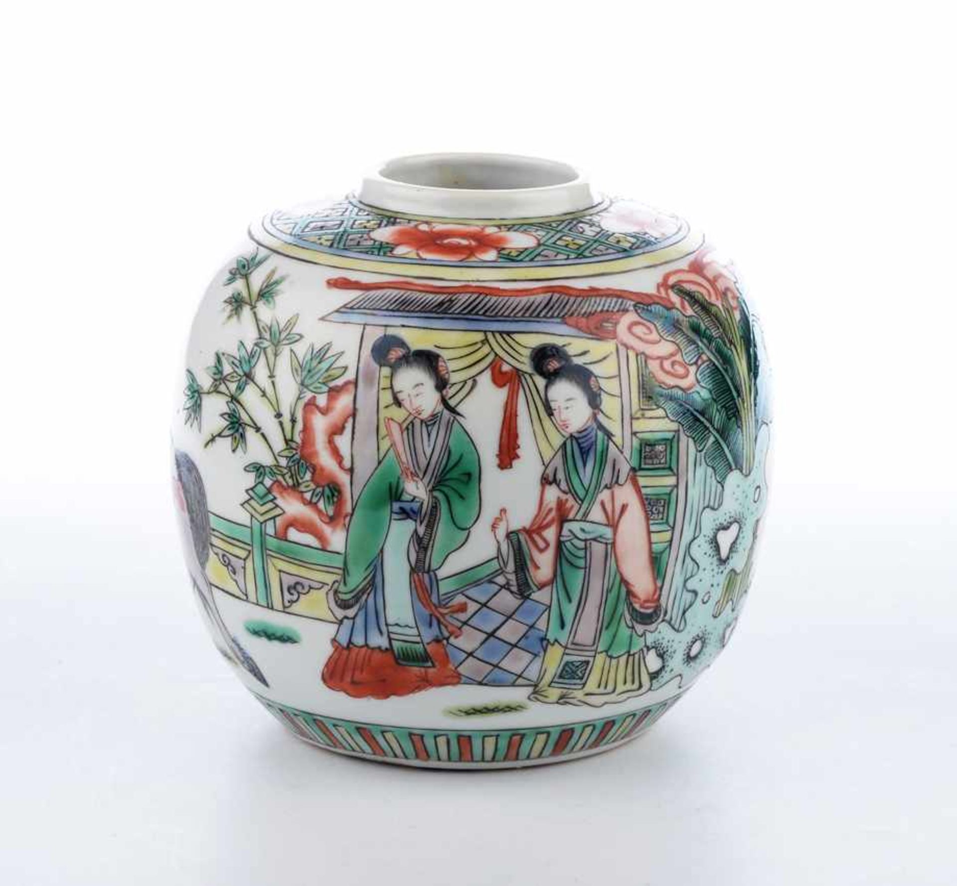 Kleine ovoide Wucai-Vase, China Qing-Dynastie. Palastszene in Schmelzfarben, unsigniert.