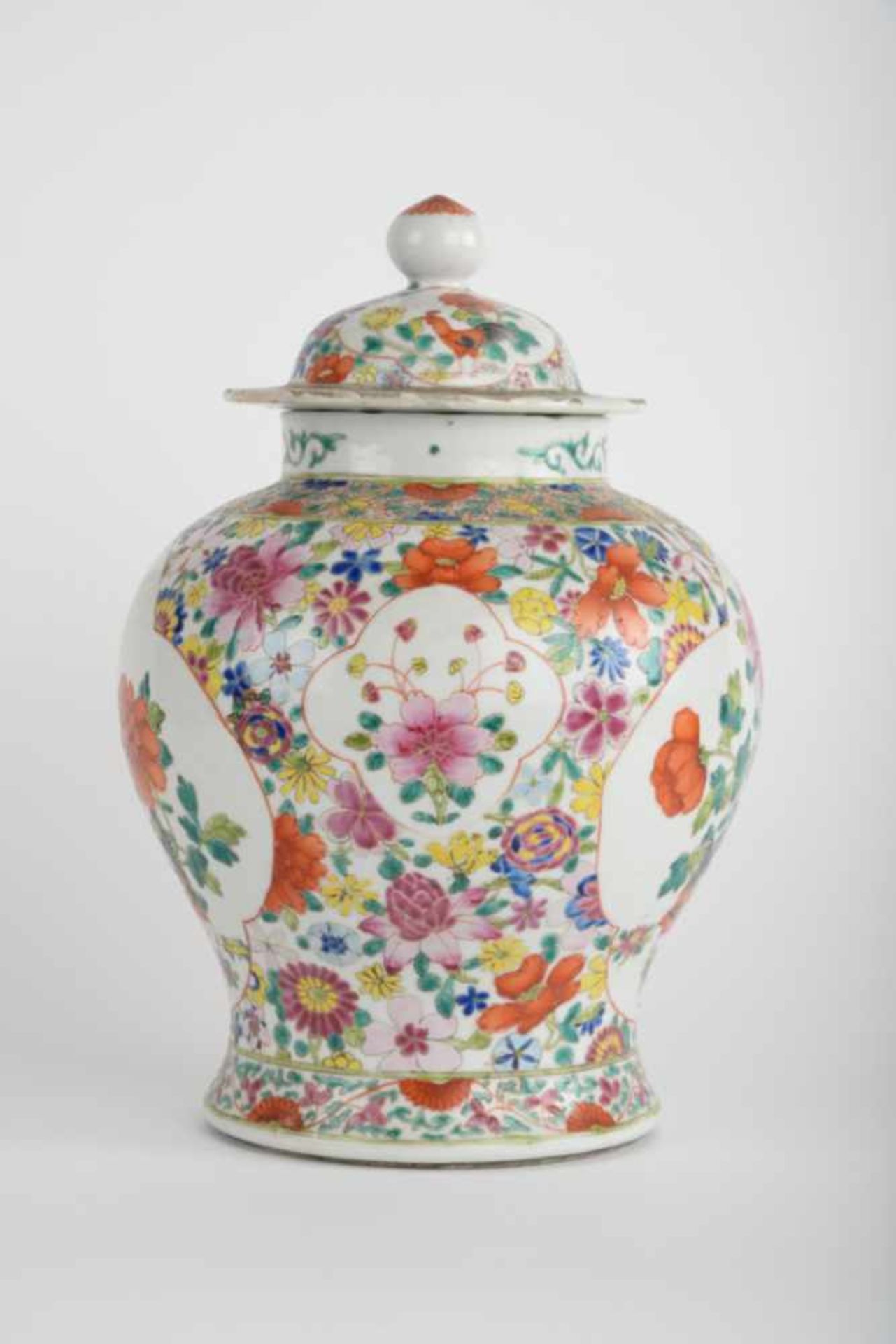Bauchige Vase / Deckelvase. China, blaue Kangxi-Marke, Datierung Chien Lung. Bemalung in - Bild 17 aus 22