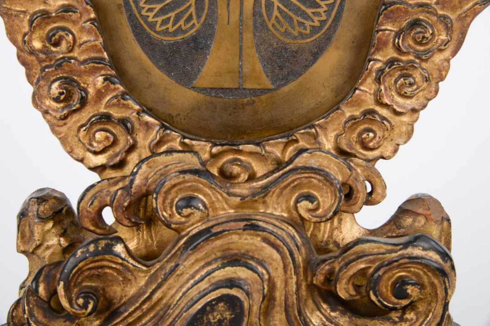 Tokugawa-Wappen, Handspiegel. Japan, wohl Edo-Periode. Holz vergoldet und Bronze versilbert. - Bild 4 aus 7