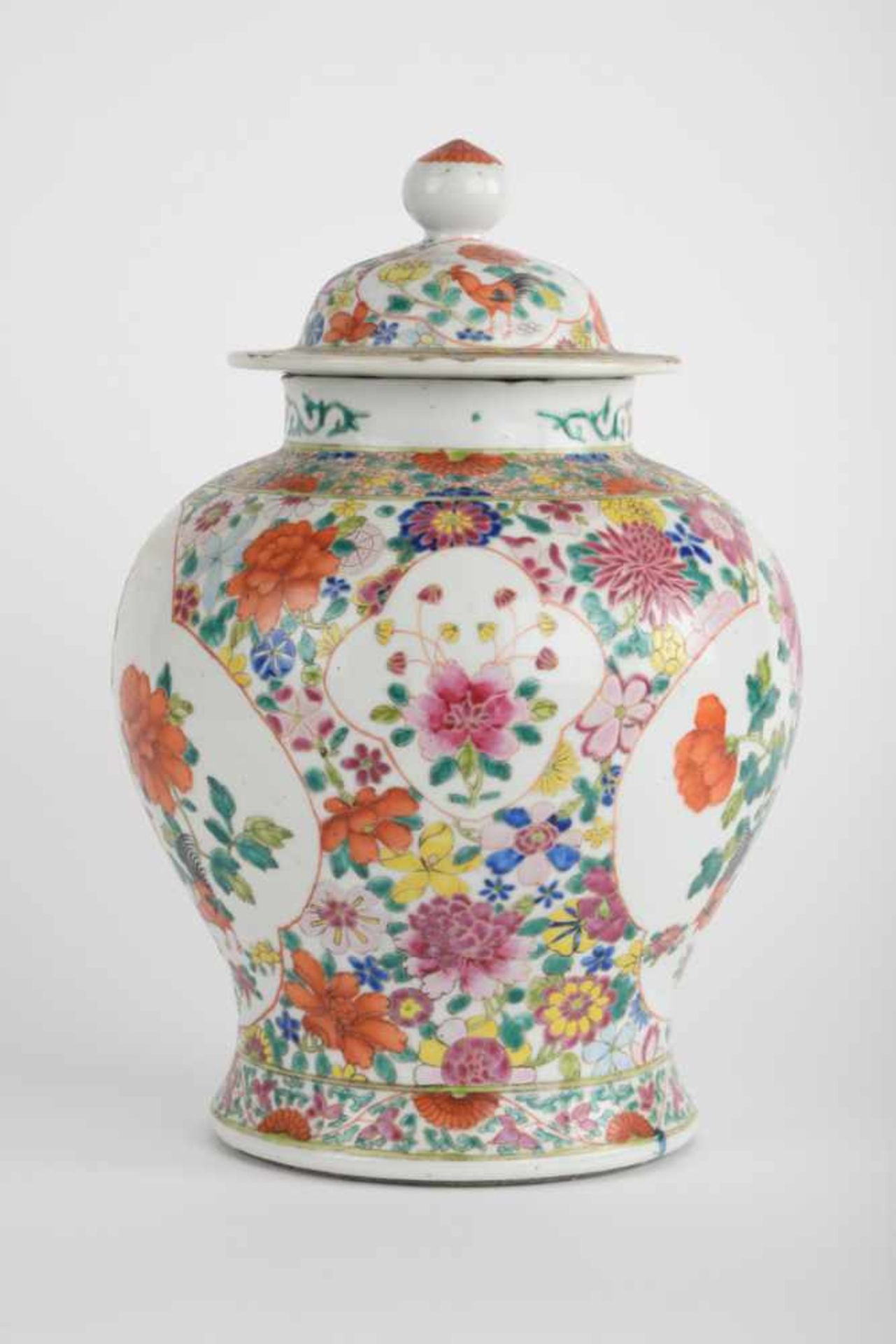 Bauchige Vase / Deckelvase. China, blaue Kangxi-Marke, Datierung Chien Lung. Bemalung in - Bild 8 aus 22