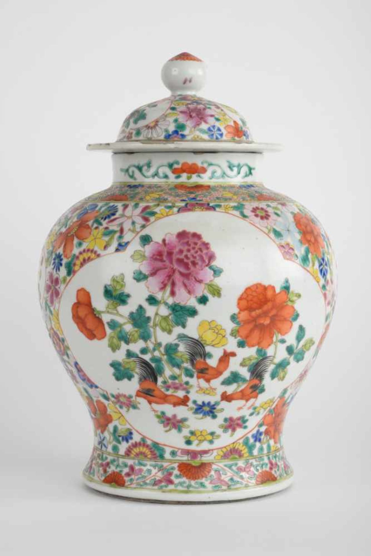 Bauchige Vase / Deckelvase. China, blaue Kangxi-Marke, Datierung Chien Lung. Bemalung in - Bild 15 aus 22