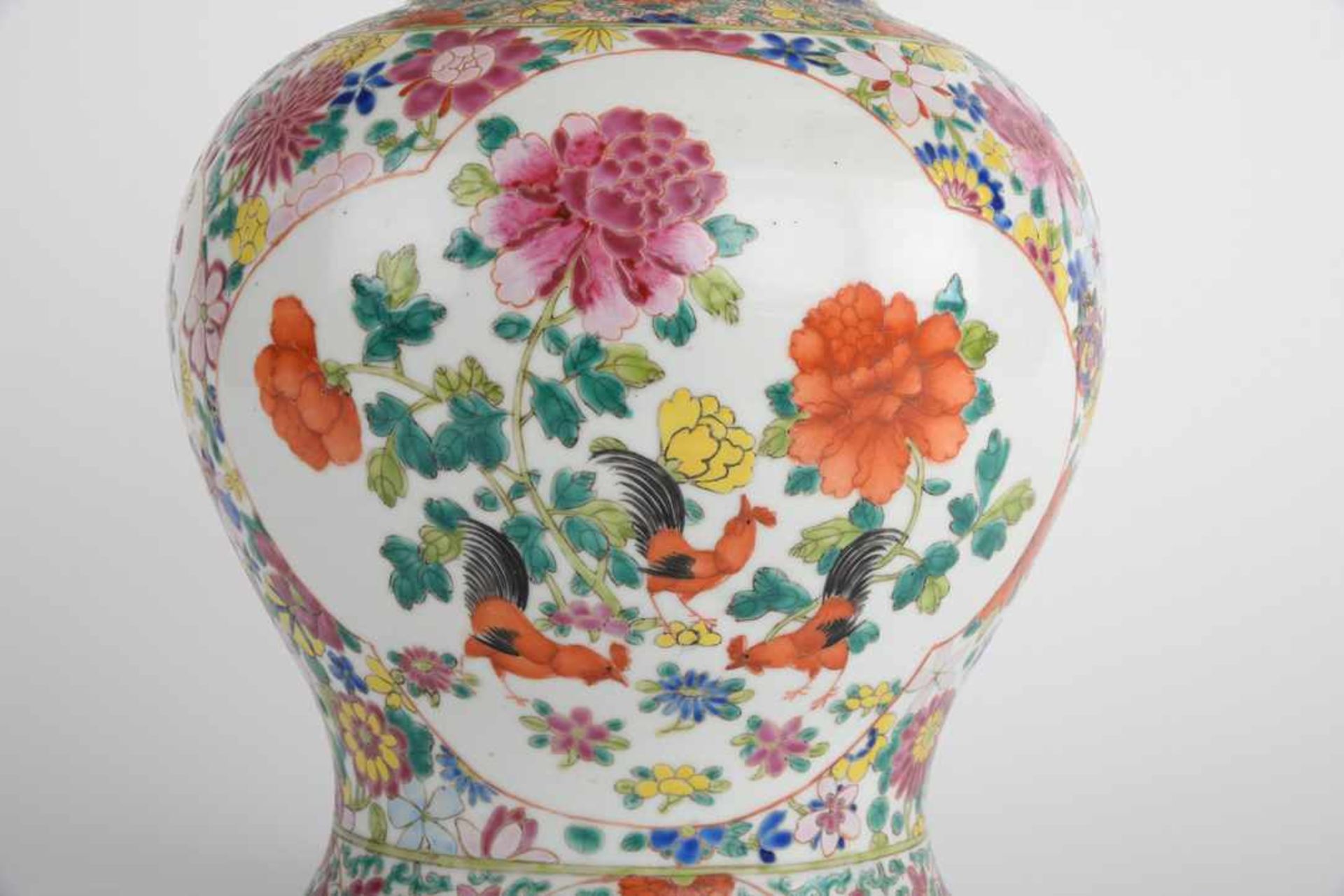Bauchige Vase / Deckelvase. China, blaue Kangxi-Marke, Datierung Chien Lung. Bemalung in - Bild 20 aus 22