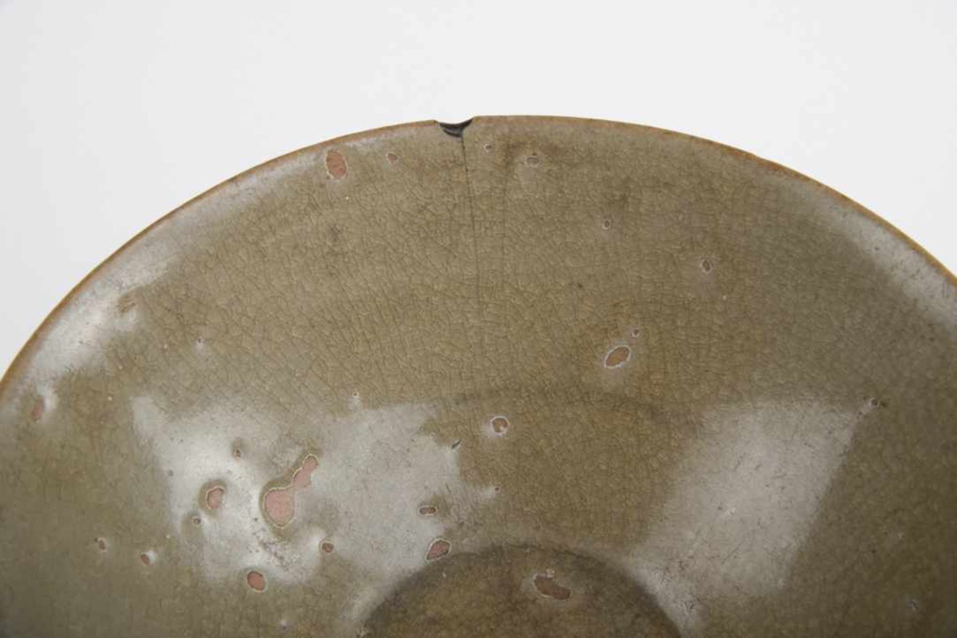 Lotusschale, Seladonglasur. China, Sung-Dynastie 960 - 1279. Erhöhter Standring, äußere Wandung - Bild 8 aus 12