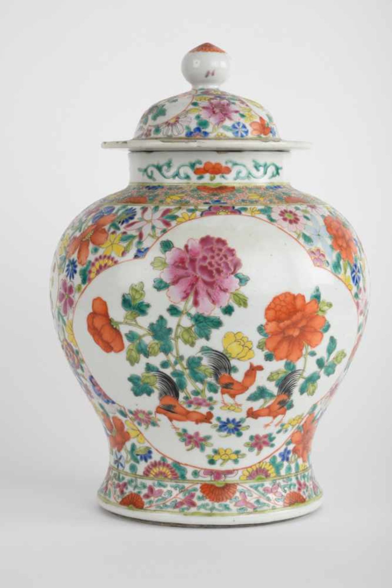 Bauchige Vase / Deckelvase. China, blaue Kangxi-Marke, Datierung Chien Lung. Bemalung in - Bild 13 aus 22