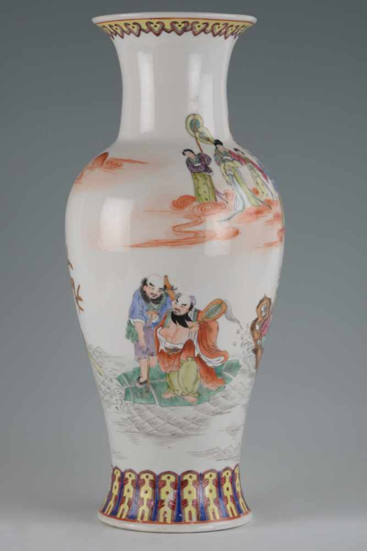 Die 8 Unsterblichen. Balustervase, China 20. Jahrhundert. Feine Handbemalung, eisenrote