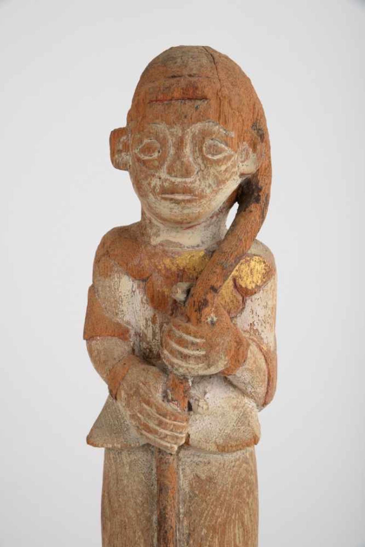 Weibliche Figur, Asien. Weibliche Figur auf stilisiertem Lotussockel, 20. Jahrhundert, Holz. Höhe - Image 2 of 15