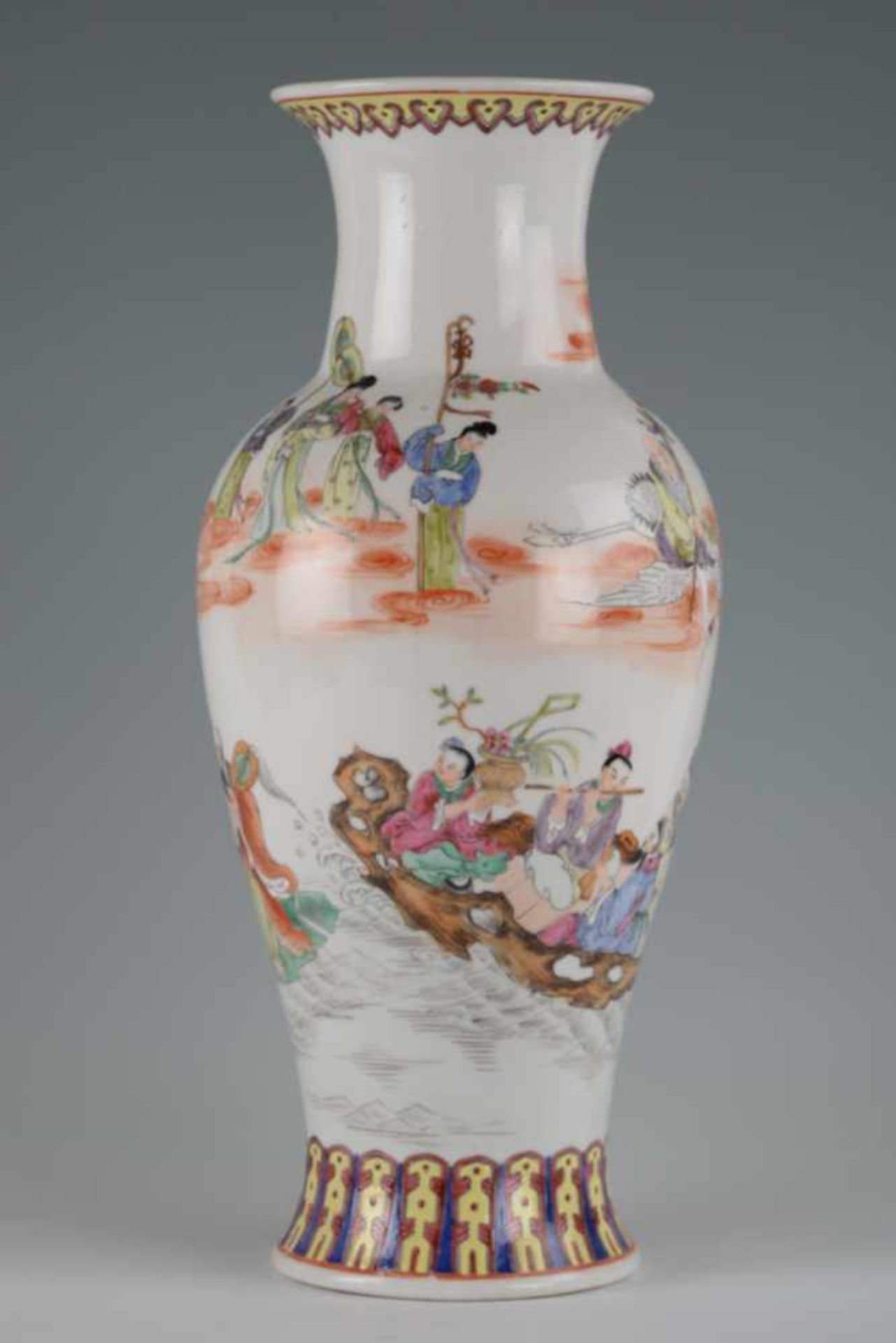 Die 8 Unsterblichen. Balustervase, China 20. Jahrhundert. Feine Handbemalung, eisenrote - Bild 2 aus 7