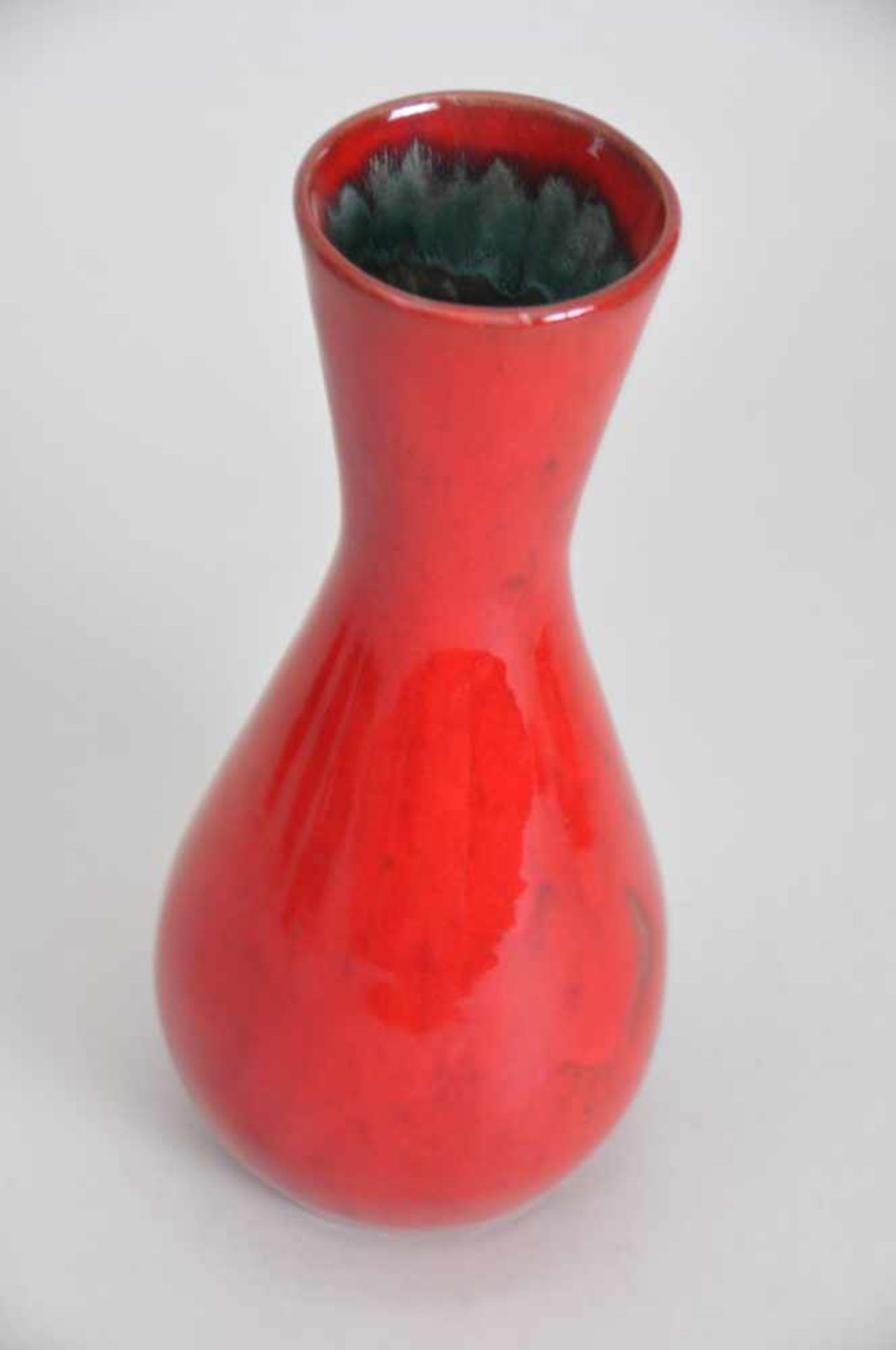 Rote Blumenvase, Richard Uhlemeyer. Richard Uhlemeyer (03.10.1900 Göttingen - 04.11.1954 - Image 3 of 5