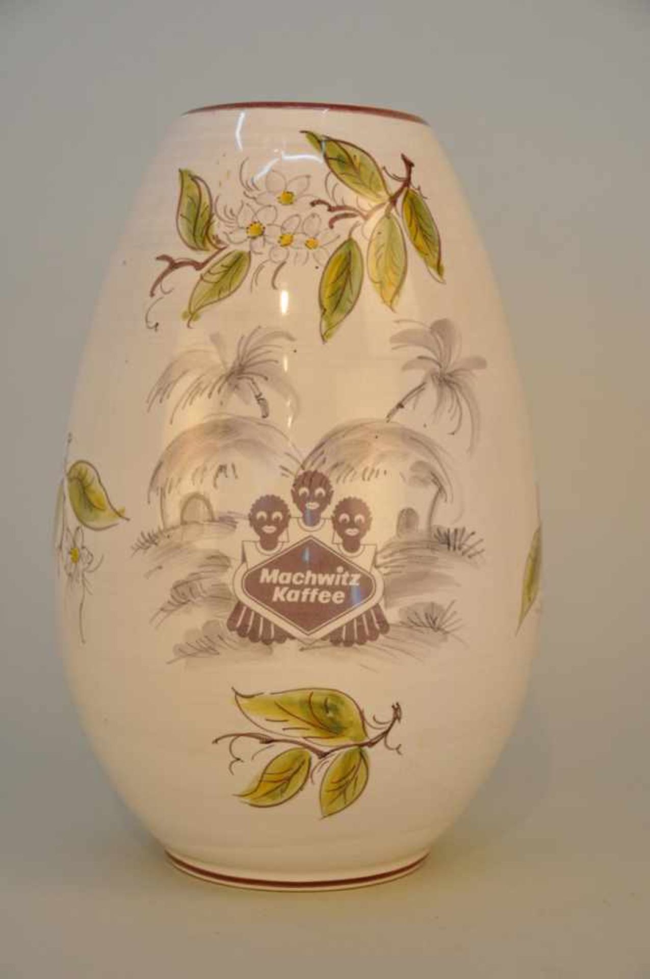 Blumenvase "Machwitz Kaffee". Ulmer Keramik, 1950/70er Jahre. Höhe ca. 27 cm, Stand 8,5 cm.