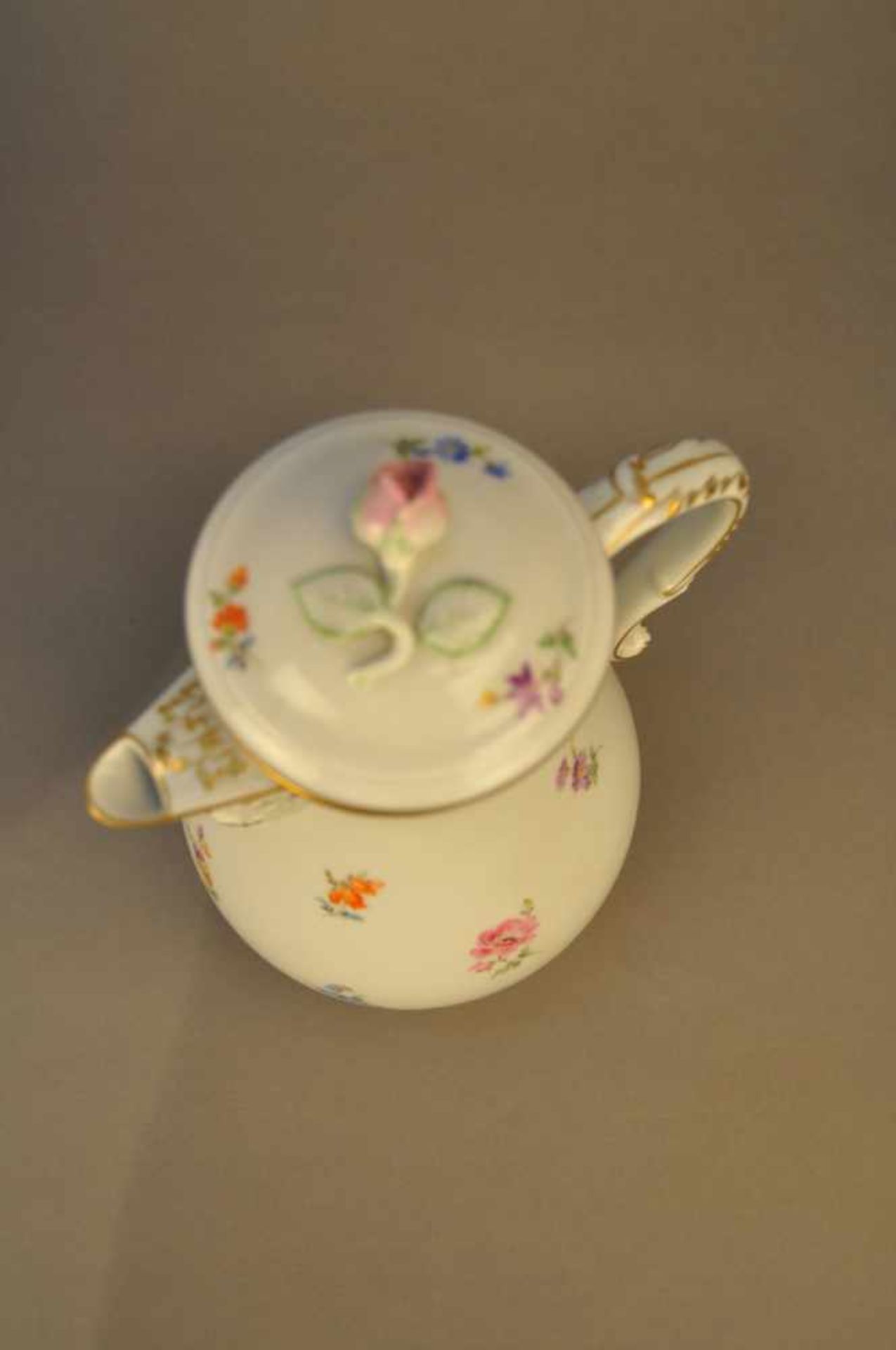 Kaffeekanne für 6 Personen. Meissen. Dekor Streublümchen. Schwertermarke, 1. Wahl. Höhe ca. 24 cm, - Image 3 of 7