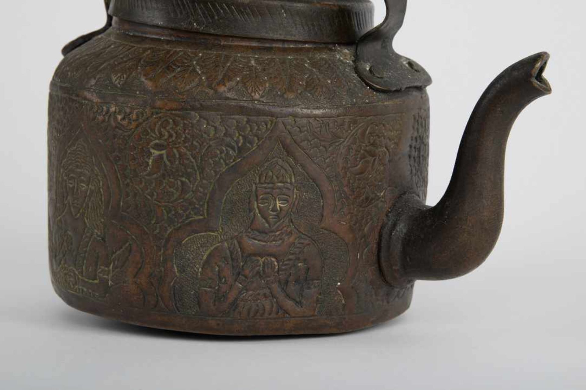 Teekessel. Asien / Indien. Bronze, umlaufend mit traditionellem Asia-Dekor graviert. Maße ca. 19 x - Image 2 of 21